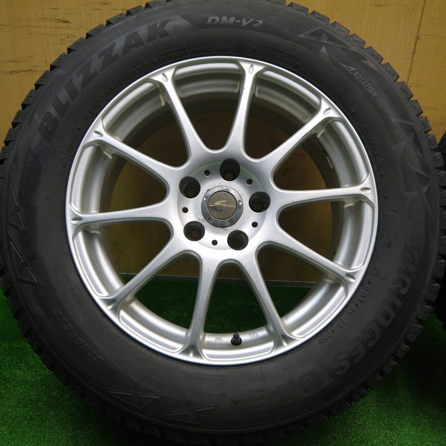 バリ溝！キレイ！9分★スタッドレス 225/65R17 ブリヂストン ブリザック DM-V2 Schneider シュナイダー 17インチ PCD114.3/5H★5103105Hノ