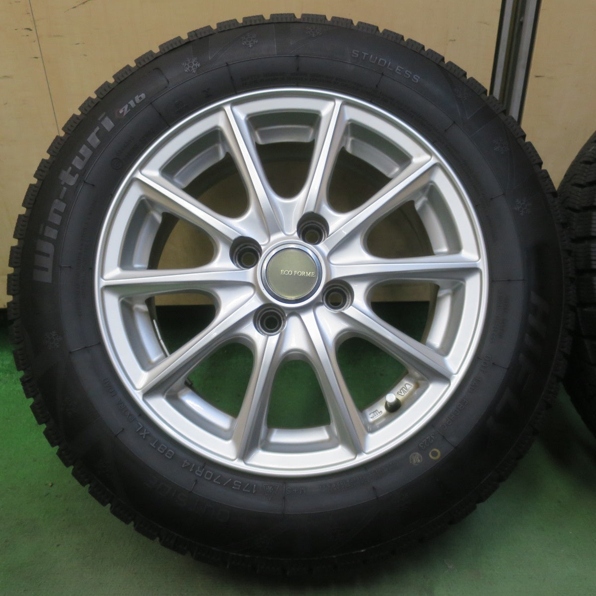 バリ溝！23年！9.5分◎スタッドレス 175/70R14 ハイフライ Win-turi 216 ECO FORME エコフォルム 14インチ PCD100/4H◎6100809イス