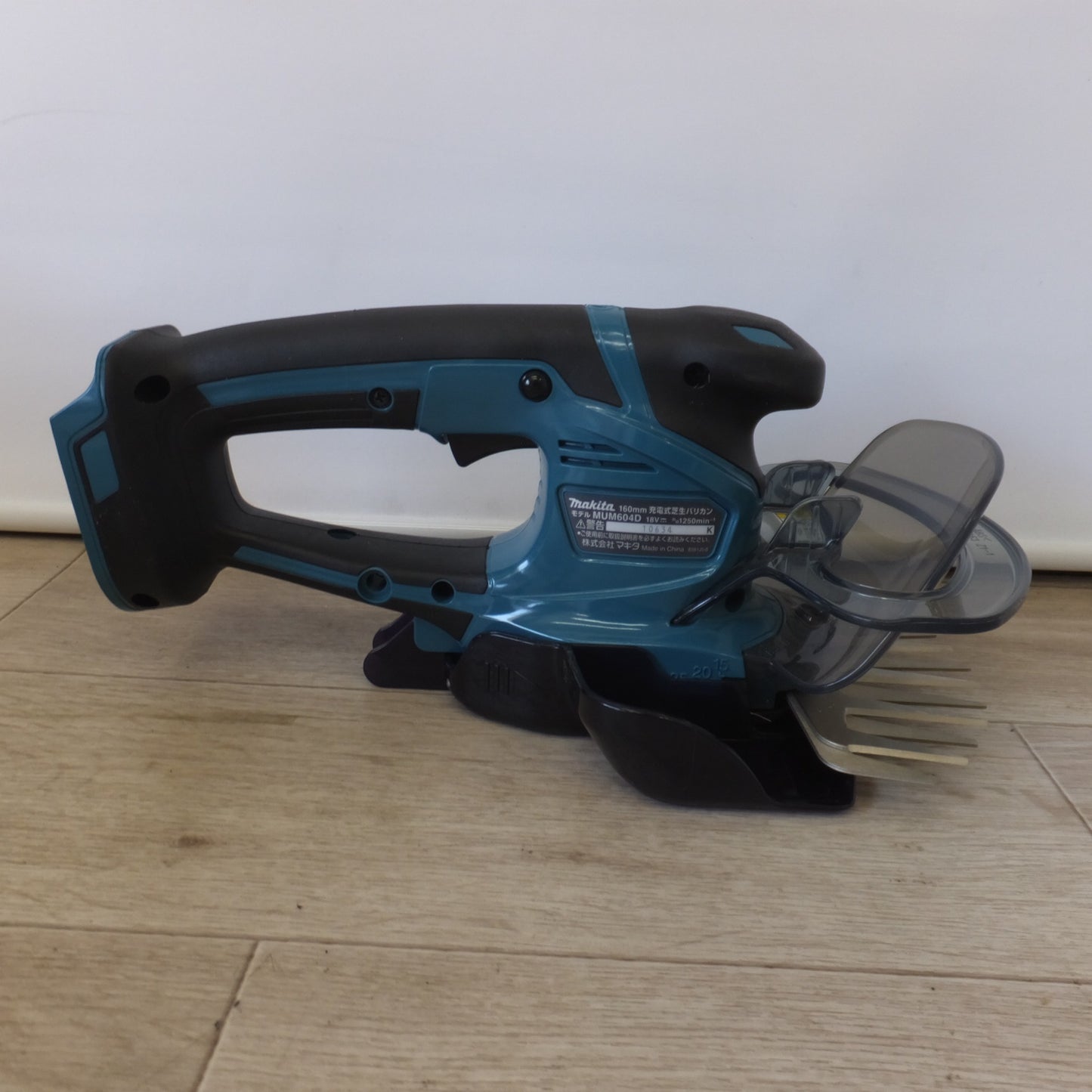 [送料無料] ★マキタ makita 160mm 充電式芝生バリカン MUM604DZ 18V★