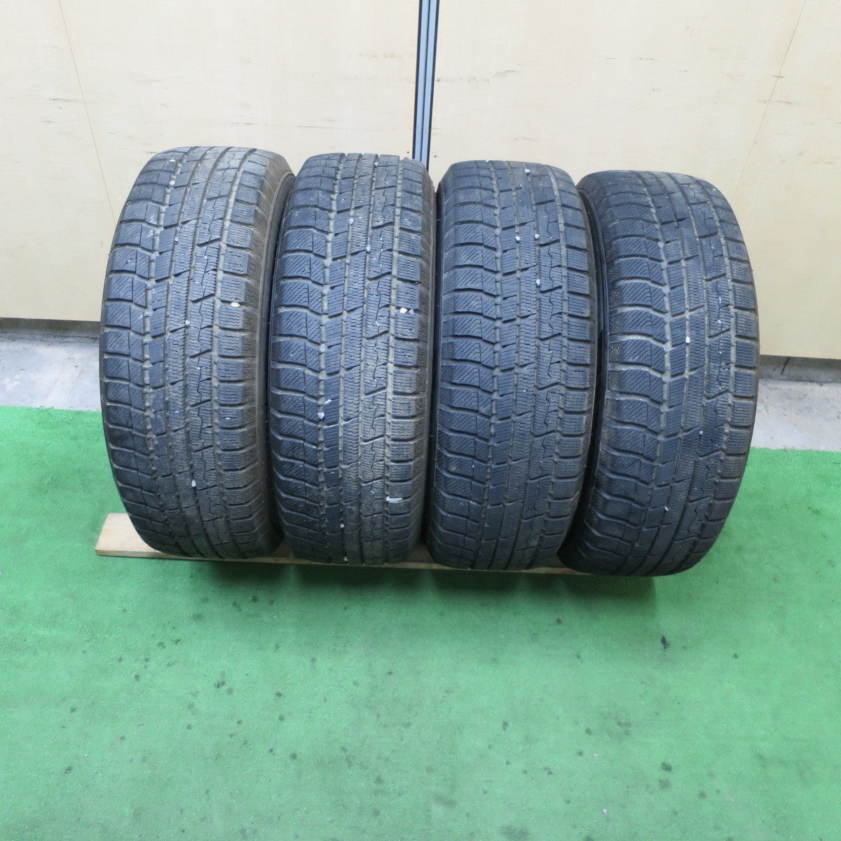 バリ溝！21年！キレイ！9.5分以上★スタッドレス 215/65R16 トーヨー ウインター トランパス TX D.O.S. DOS 16インチ PCD114.3/5H★5062001TTス