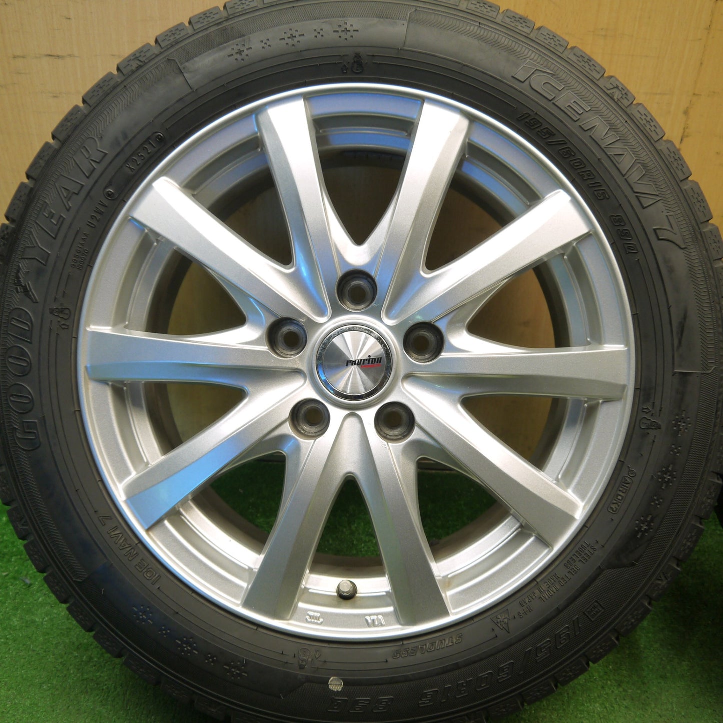 4本価格★スタッドレス 195/60R16 グッドイヤー アイスナビ7 ravrion RS01 ラブリオン 16インチ PCD114.3/5H★6031004Hス