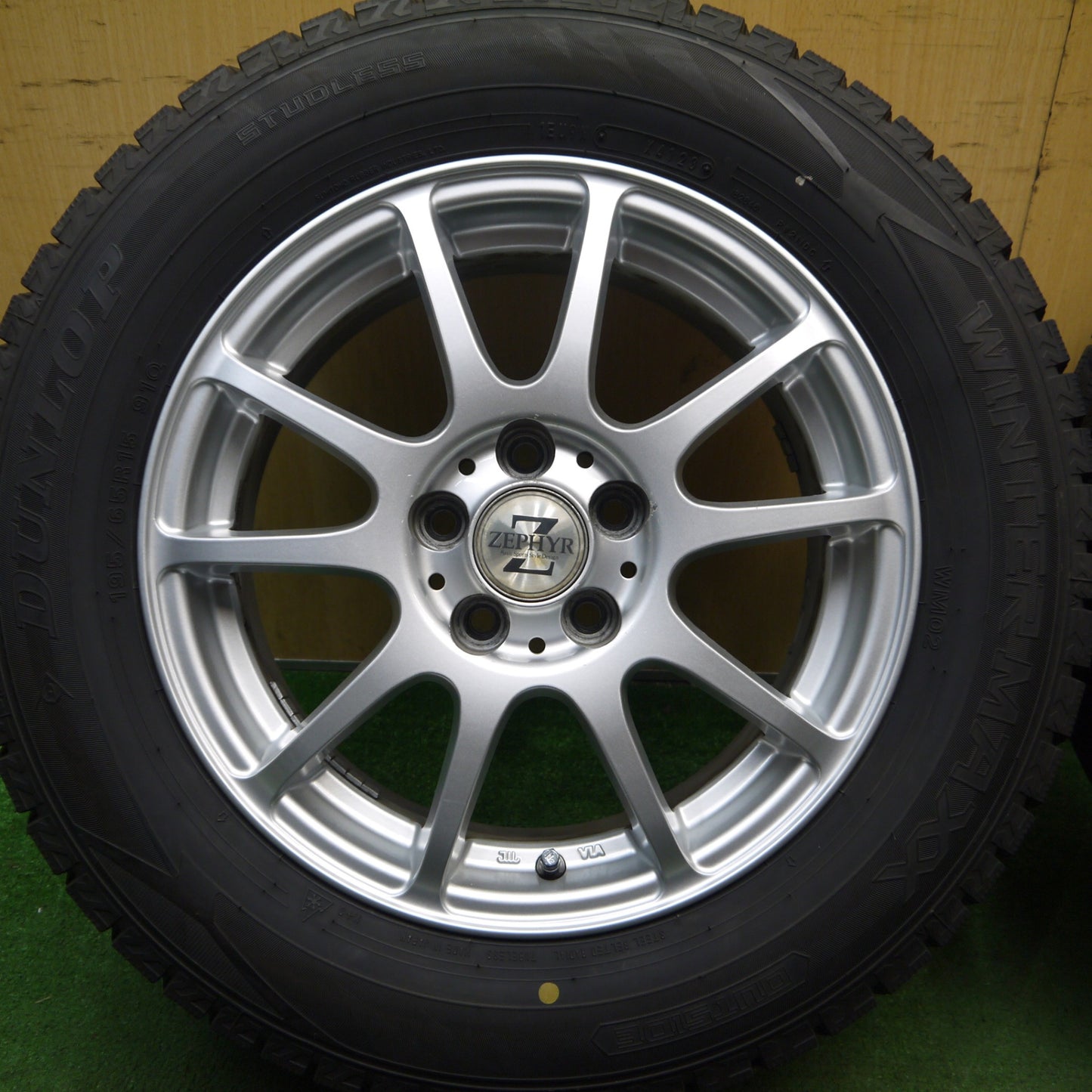 バリ溝！23年！9.5分★プリウス 等 195/65R15 スタッドレス ダンロップ ウインターマックス WM02 ZEPHYR ゼファー 15インチ PCD100/5H★5100301Hス