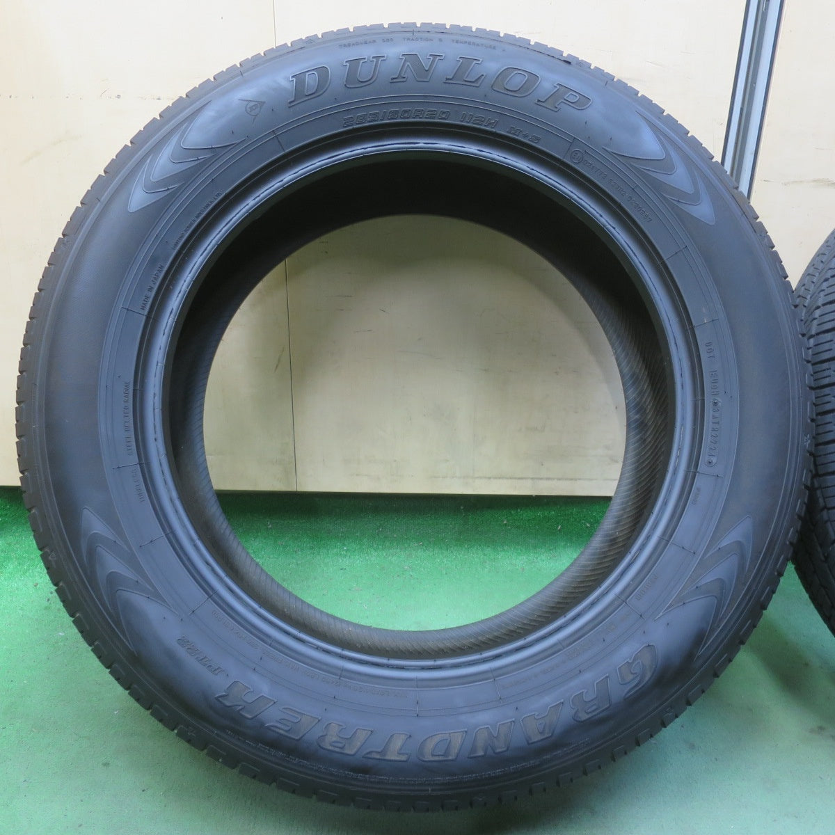 バリ溝！24年！9.5分◎265/60R20 ダンロップ グラントレック PT22 タイヤ 20インチ ランクル 250 プラド タンドラ セコイヤ 等◎6082801イノタ