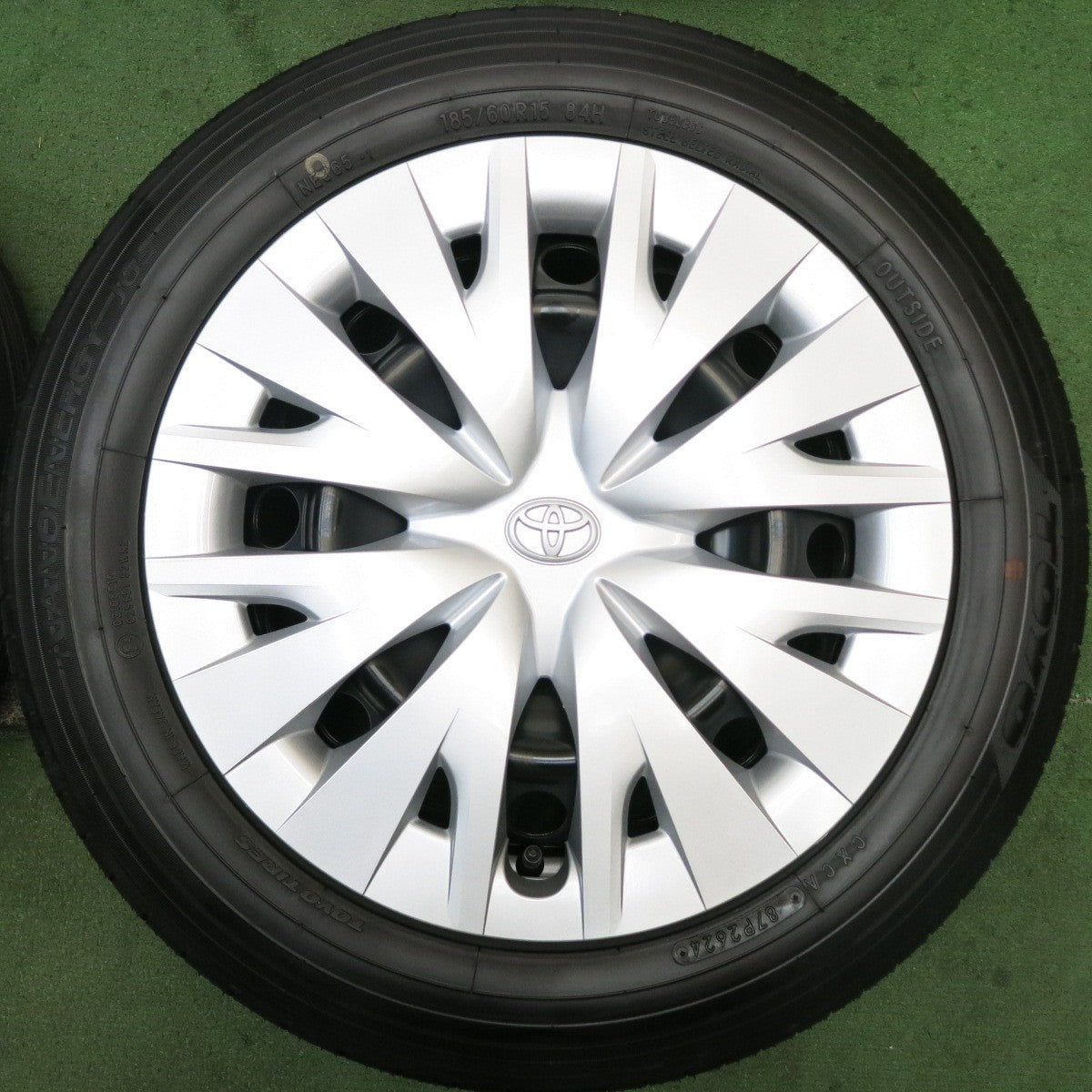 新車外し！24年★トヨタ ヤリス 純正 スチール 185/60R15 トーヨー ナノエナジー J65 15インチ PCD100/4H★5080905HAノ