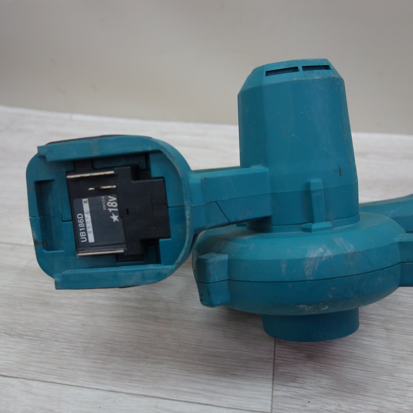 [送料無料] ☆マキタ 充電式 ブロワ UB186D 電動 工具 ブロア 送風機 集じん 集塵 機☆