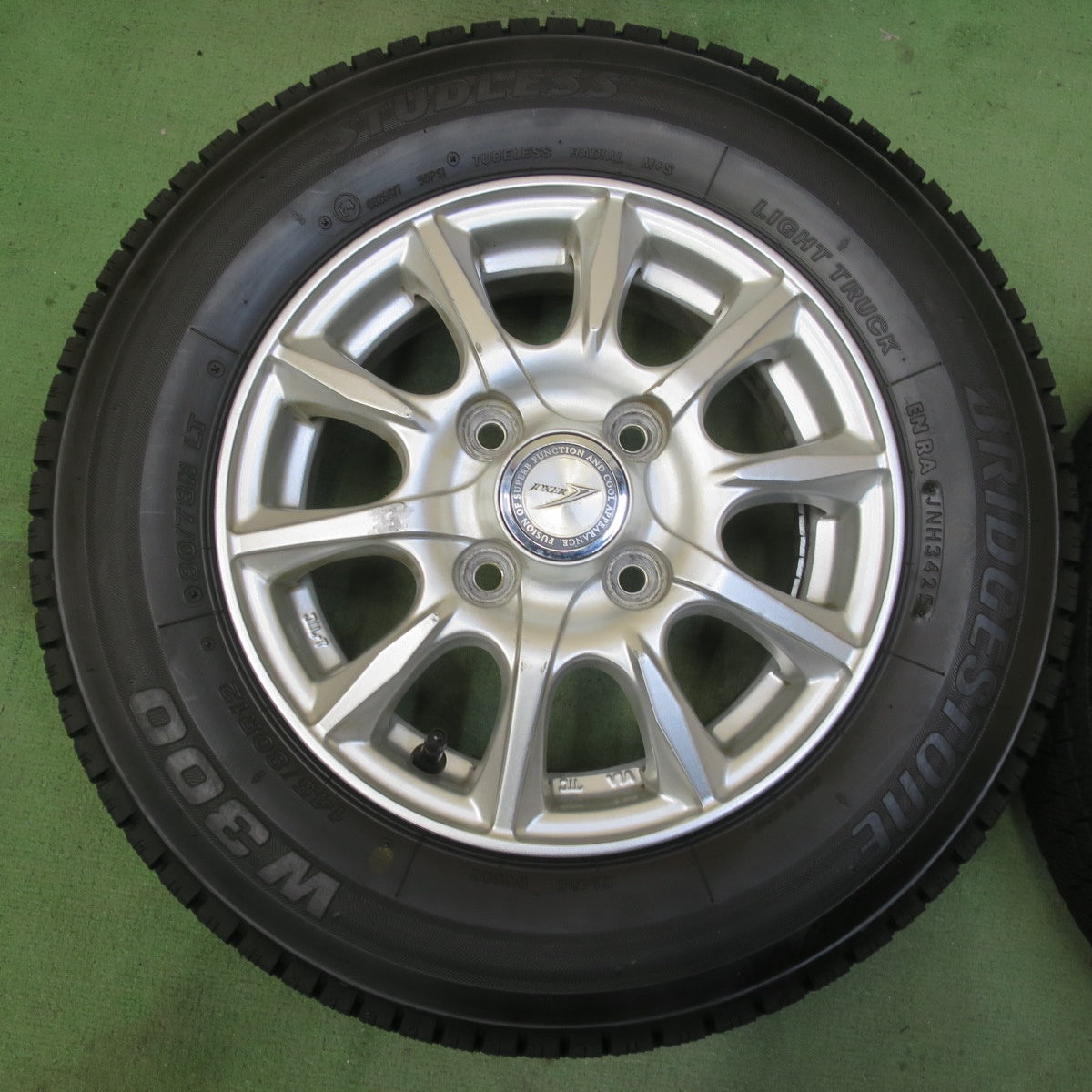 バリ溝！25年！9.5分◎スタッドレス 145/80R12 80/78N ブリヂストン ブリザック W300 JOKER ジョーカー 12インチ PCD100/4H◎6090908イス