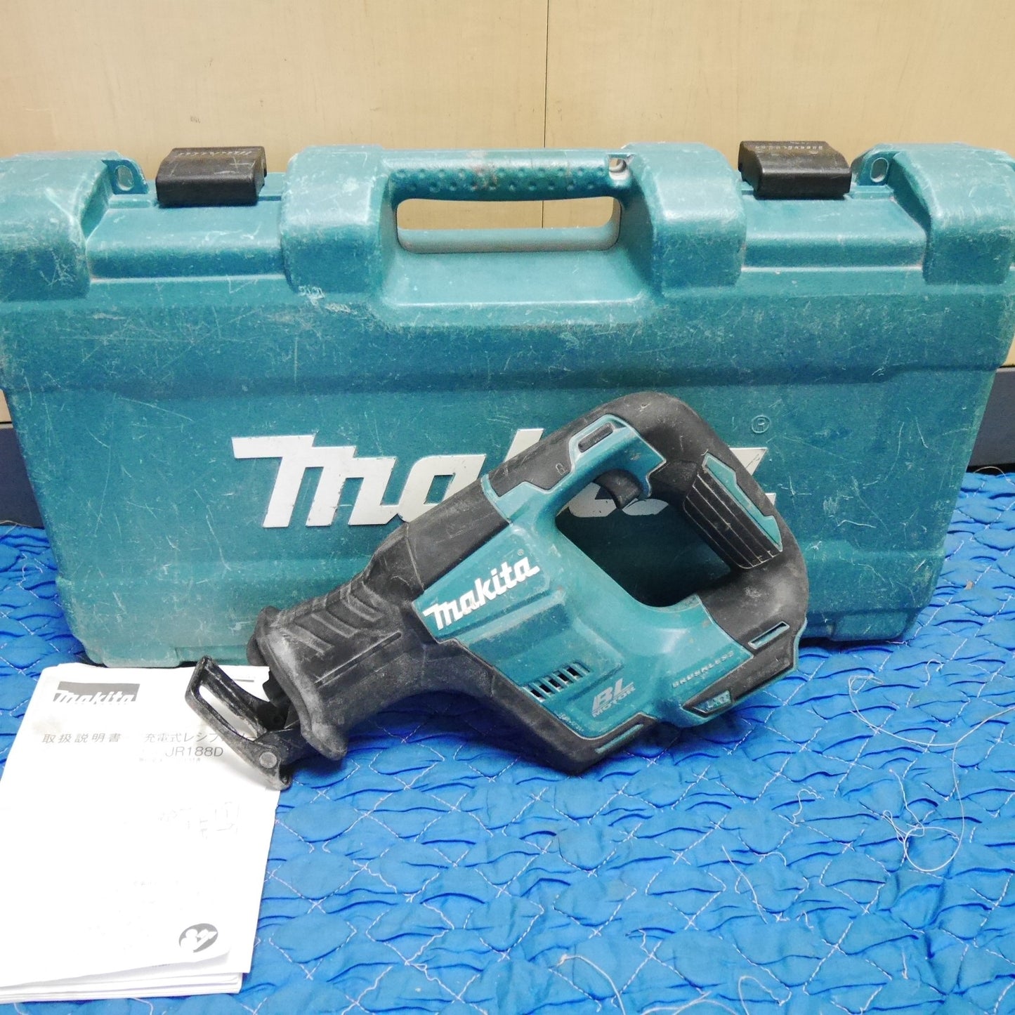 [送料無料] ☆マキタ 充電式 レシプロソー JR188D 電動 工具 切断機 セーバソー セーバーソー makita 本体のみ☆