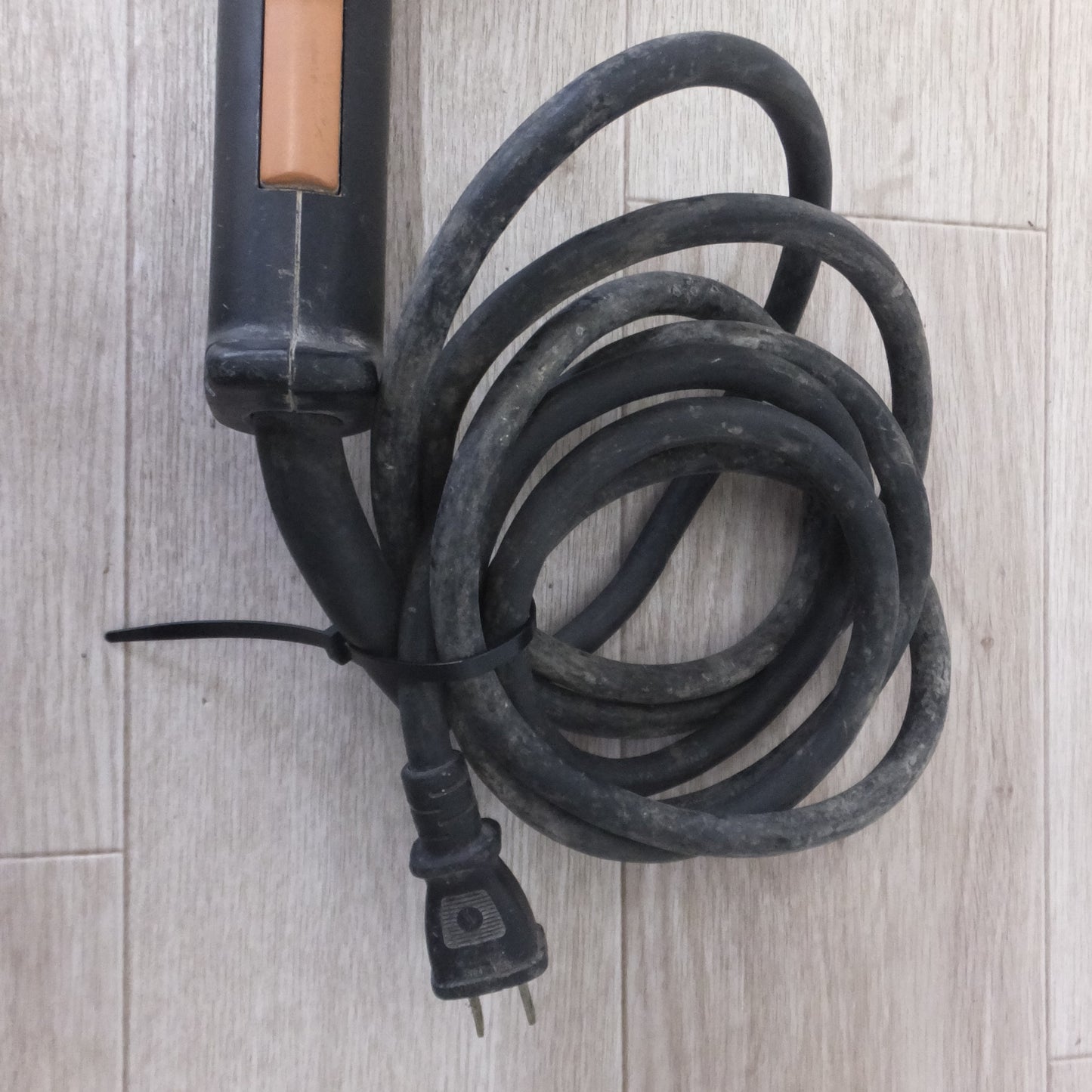 [送料無料] ★マキタ makita 180mm ディスクグラインダ 9047L　100V 15A 50-60Hz 1430W★