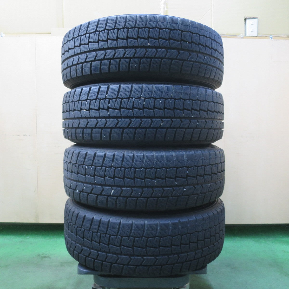 バリ溝！キレイ！9.5分★スタッドレス 205/65R16 ダンロップ ウインターマックス WM02 BAHNS TECH BLEST ブレスト 16インチ PCD114.3/5H★6012805イス