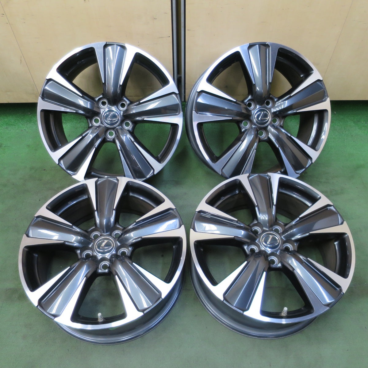 センサー付き！キレイ★レクサス UX バージョンL 純正 ホイール 18インチ 18×7J PCD114.3/5H★6071703NGホ