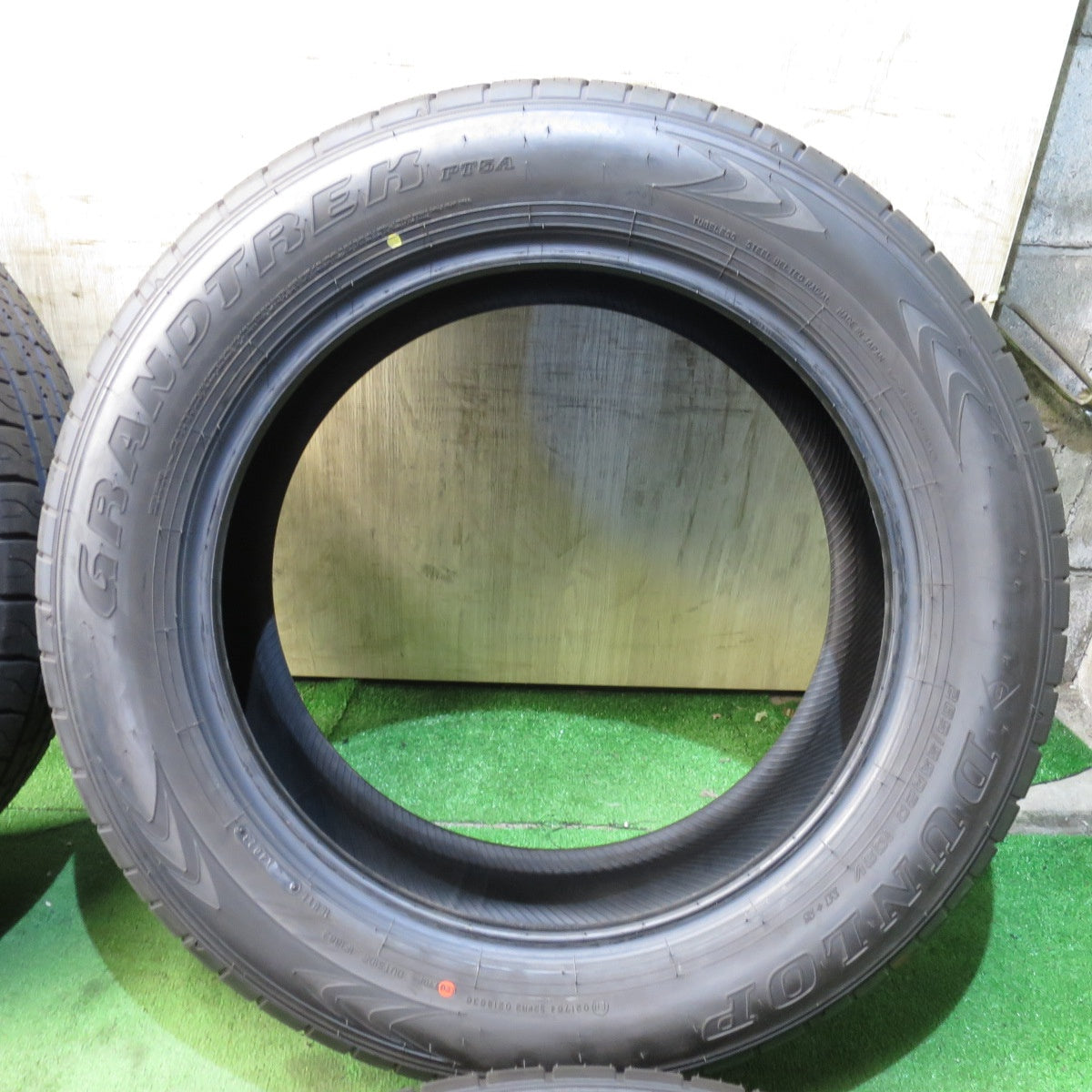 *送料無料* 新車外し！23年★LX ランクル 265/55R20 ダンロップ グラントレック PT5A タイヤ 20インチ レクサス ★4041004クノタ