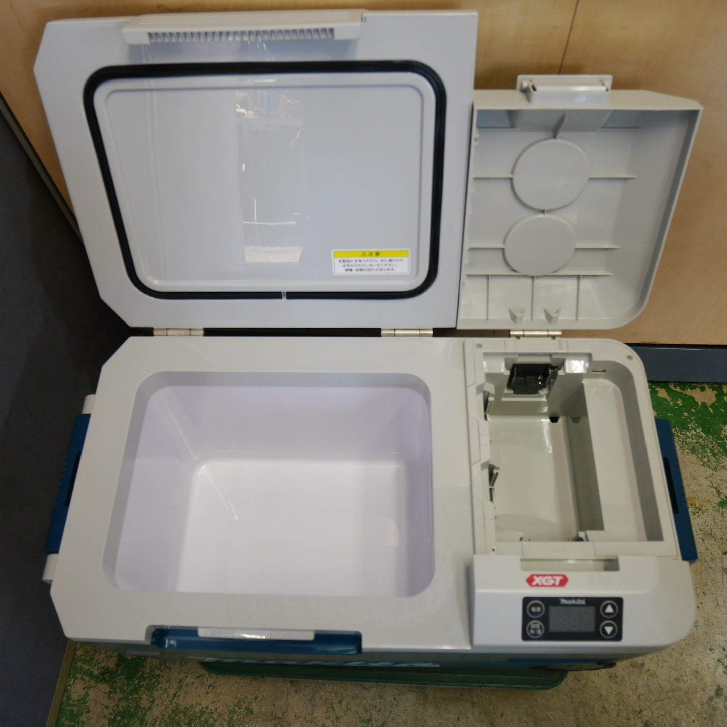 キレイ☆マキタ 充電式 保冷温庫 CW001G 20L シガーソケット用電源・ACアダプター付き ポータブル 保冷 保温 庫 makita☆ [送料無料]