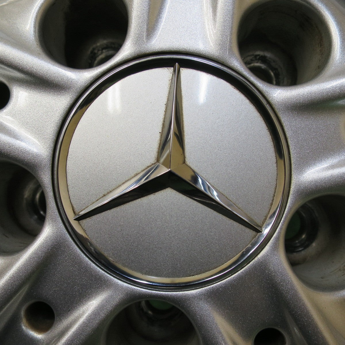 [送料無料] バリ溝！キレイ！8.5分★ベンツ Cクラス W205 純正 225/50R17 スタッドレス ブリヂストン ブリザック VRX2 17インチ PCD112/5H★4111104イス