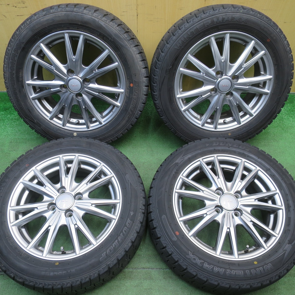 バリ溝！22年！キレイ！9.5分★スタッドレス 185/60R15 ダンロップ ウインターマックス WM02 VELVA KEVIN ヴェルヴァ ケヴィン 15インチ PCD100/4H★6052905NJス