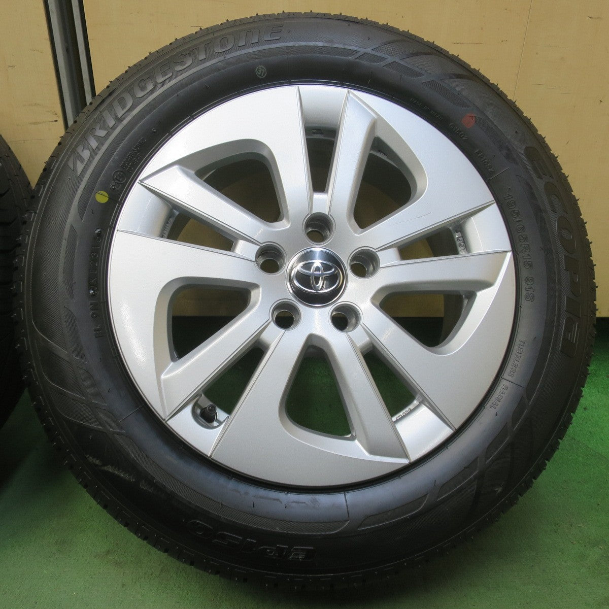 新車外し◎トヨタ 50系 プリウス 純正 195/65R15 ブリヂストン エコピア EP150 15インチ PCD100/5H◎6101703イノ