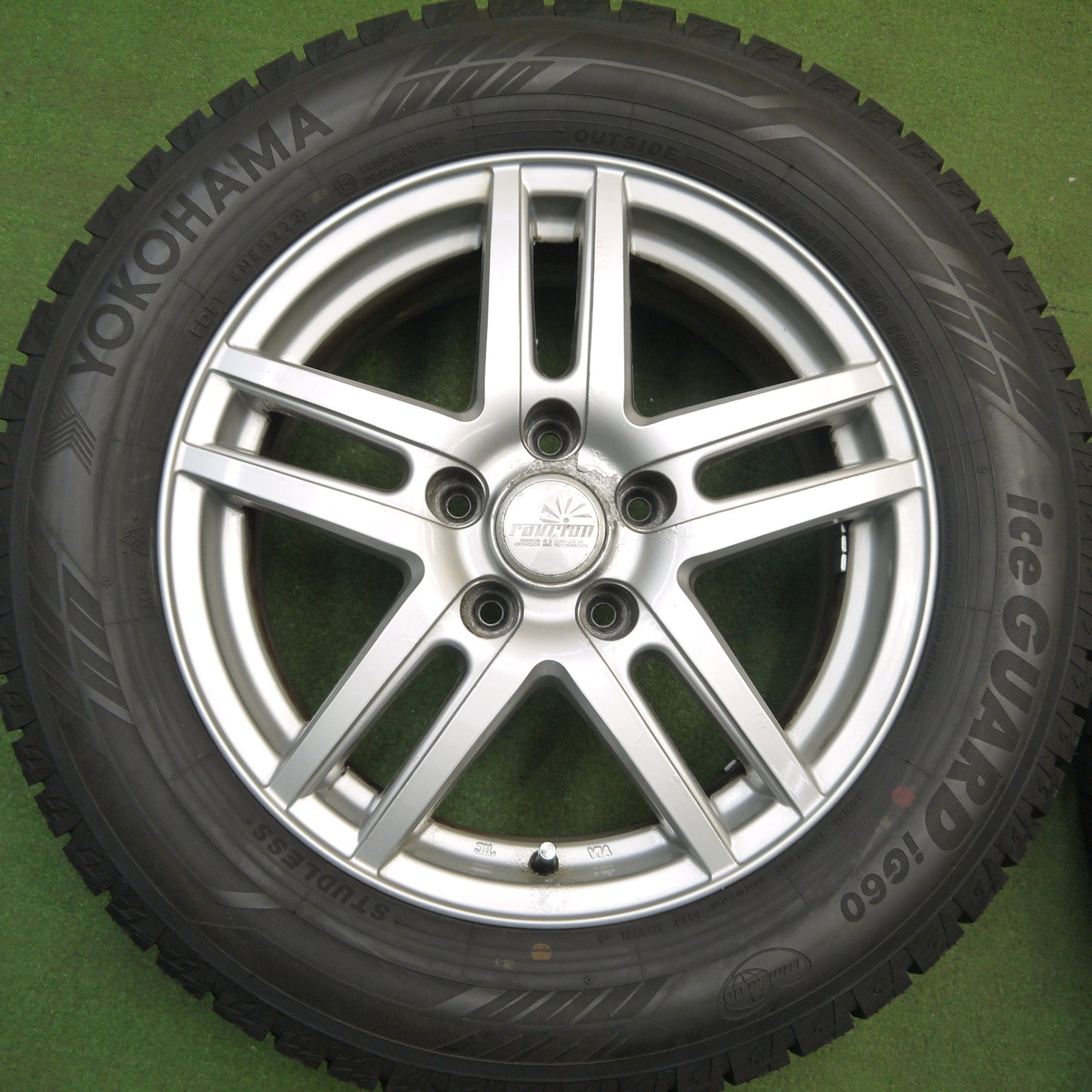 超バリ溝！22年！ほぼ10分★スタッドレス 215/60R16 ヨコハマ アイスガード iG60 ravrion ラブリオン 16インチ PCD114.3/5H★6021004Hス