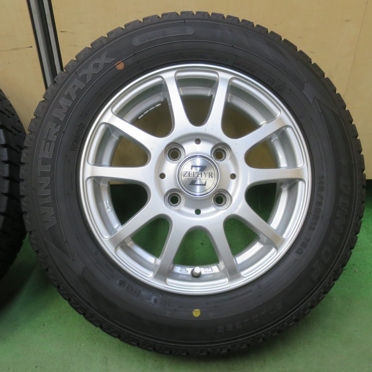 4本価格！22年★スタッドレス 145/80R13 ダンロップ ウインターマックス WM02 ZEPHYR ゼファー 13インチ PCD100/4H★6051805イス