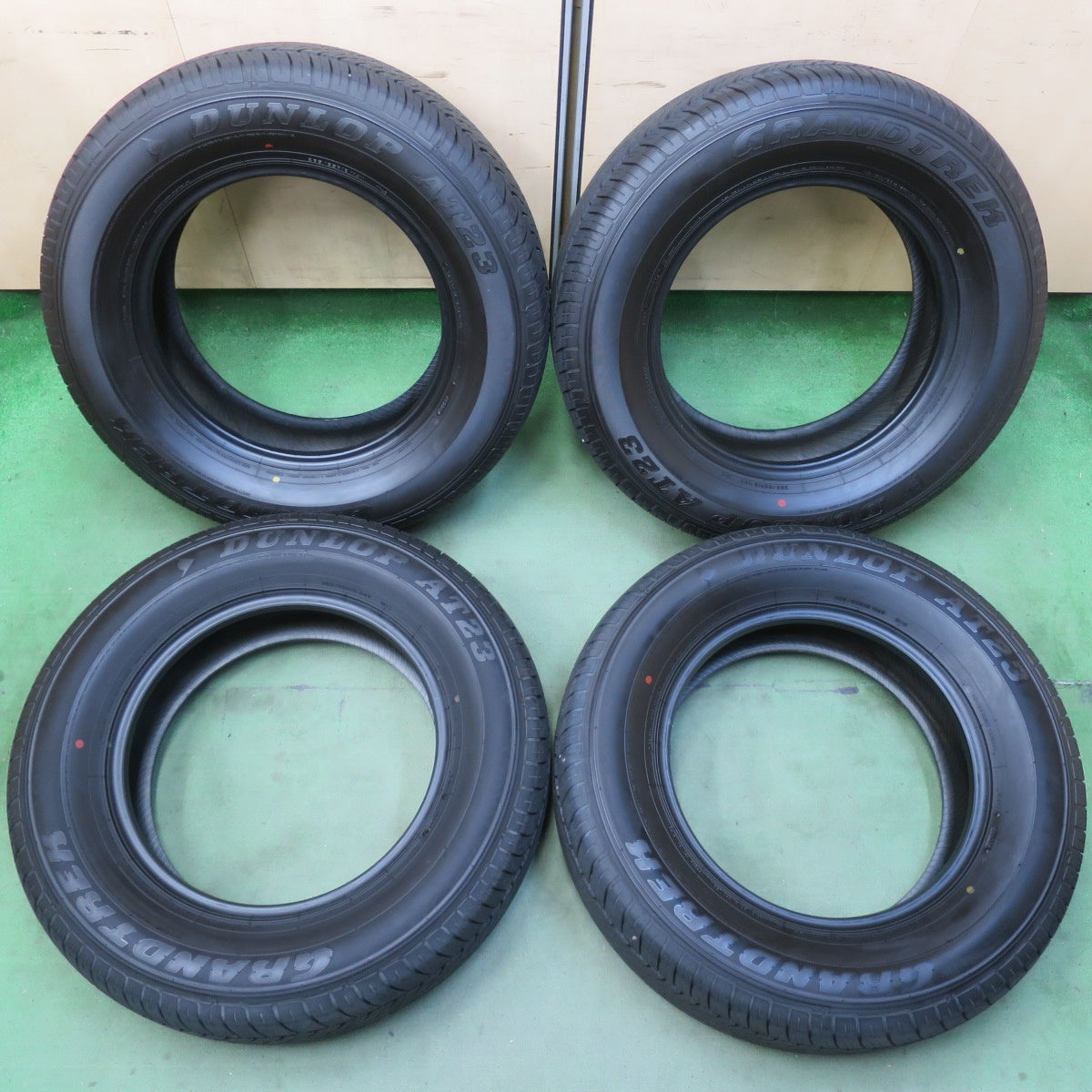 新車外し！25年★265/65R18 ダンロップ AT23 グラントレック タイヤ 18インチ ランクル 300 250 等★6070206イノタ