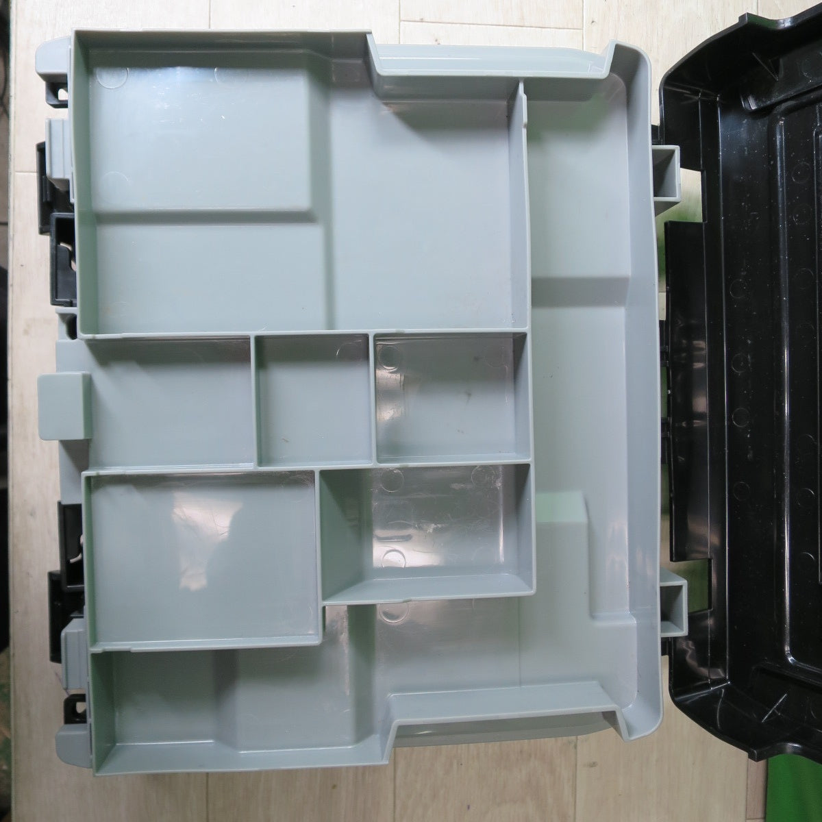 [送料無料] 美品!バッテリー2個☆マキタ 充電式 インパクト ドライバ 18V TD173DRGXB 充電器 ケース付き 黒 電動 工具☆