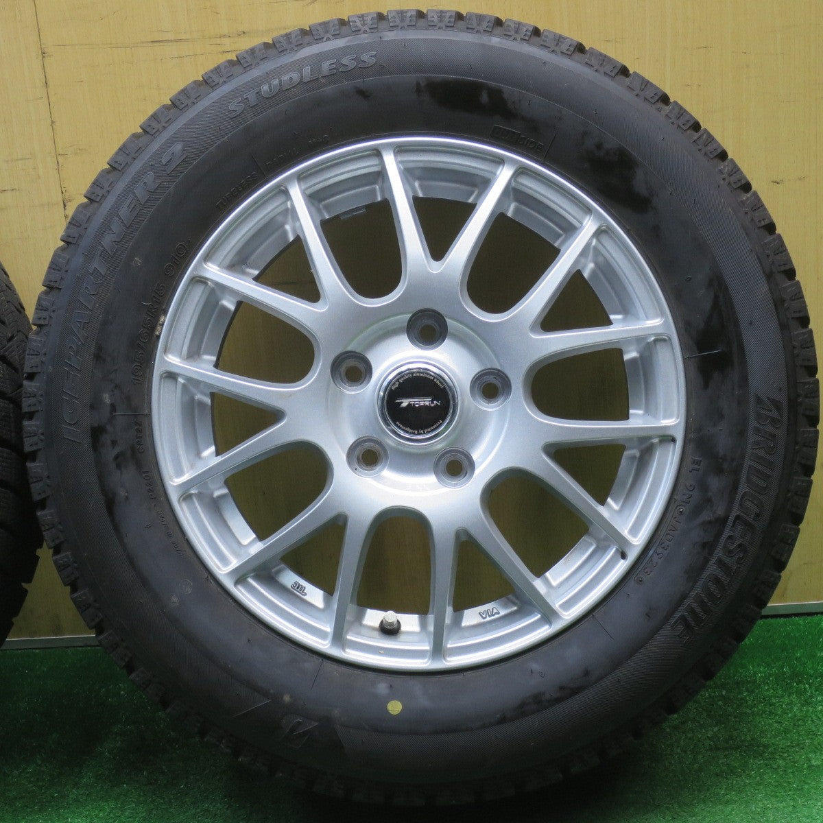 バリ溝！23年！キレイ！ほぼ10分★スタッドレス 195/65R15 ブリヂストン アイスパートナー2 TOPRUN トップラン 15インチ PCD114.3/5H★5112406NJス