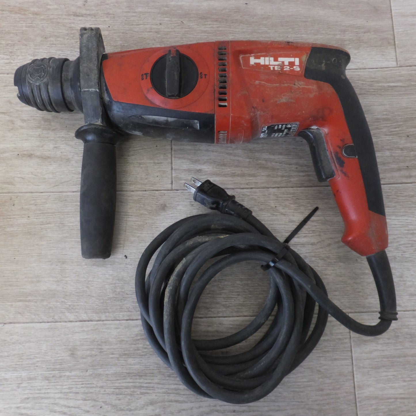 [送料無料] ★ヒルティ HILTI ロータリーハンマー TE2-S　100V～ 650W 50-60Hz★