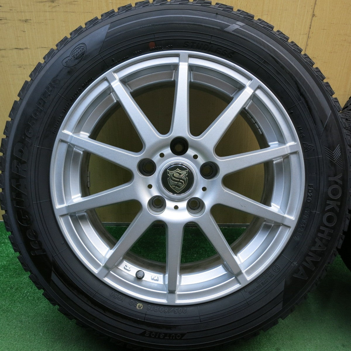 バリ溝！キレイ！9.5分★スタッドレス 205/60R16 ヨコハマ アイスガード iG50 プラス 社外 アルミ 16インチ PCD114.3/5H★5080212HAス