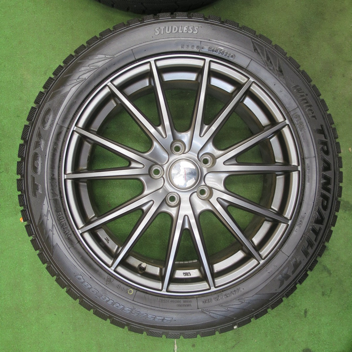 バリ溝！22年！キレイ！9.5分★スタッドレス 225/55R18 トーヨー ウインター トランパス TX VELVA SPORT ヴェルヴァ スポーツ 18インチ PCD114.3/5H★5112504TTス