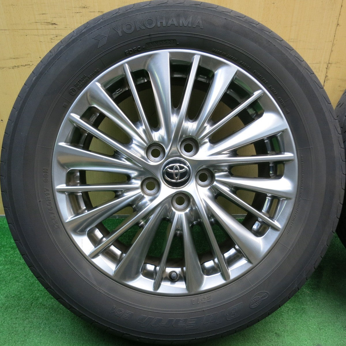 キレイ！21年★トヨタ 30系 アルファード ヴェルファイア 純正 225/60R17 ヨコハマ ブルーアース E51 E51A 17インチ PCD114.3/5H★5060605AKノ