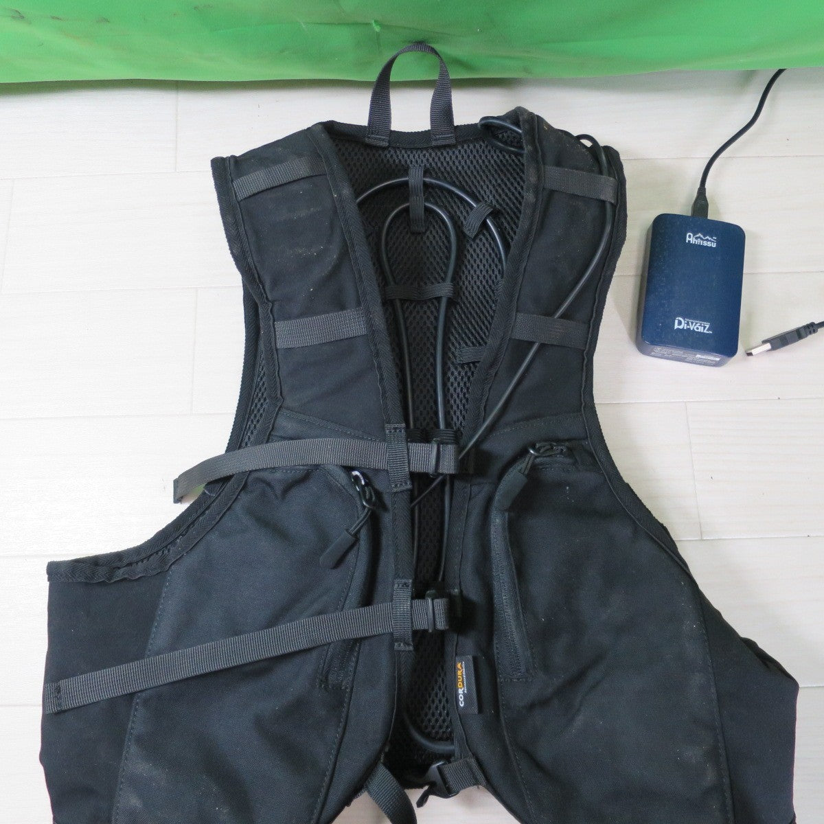 [送料無料] ☆Ah!ISSU 水冷服 ベスト ICE WATER COOLING VEST PRO  3350mAh バッテリー セット 冷却 熱中症☆