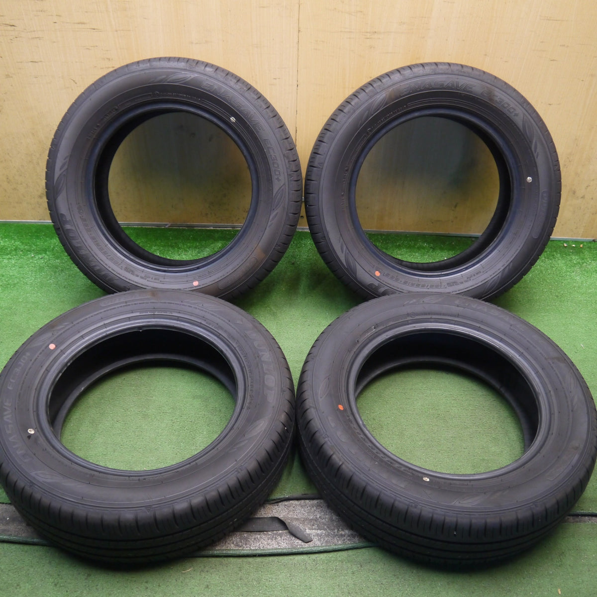 ほぼ新車外し！26年◎185/65R15 ダンロップ エナセーブ EC300+ タイヤ 15インチ アクア シエンタ ノート スイフト ヤリス フィット フリード 等◎6090803Hノタ