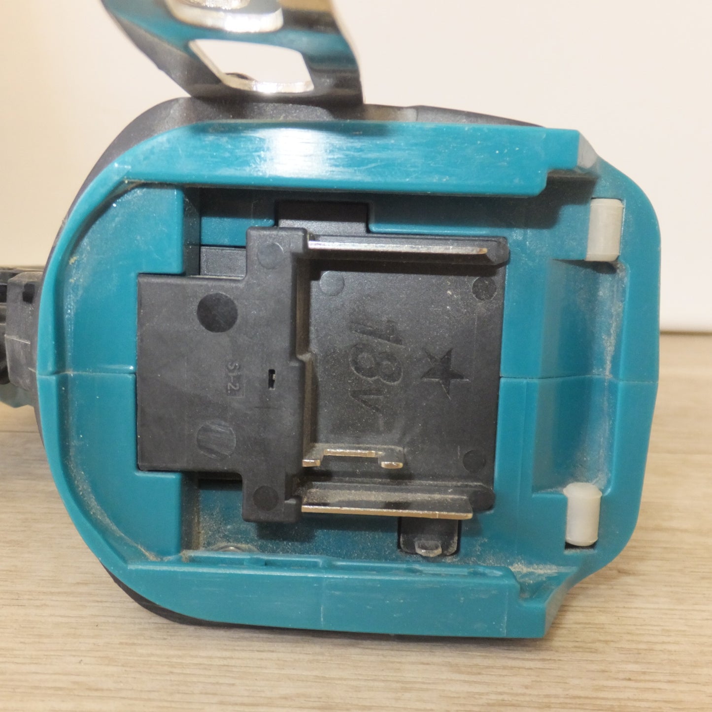 [送料無料] ★マキタ makita 充電式ピンタッカ PT353D 18V 本体のみ★