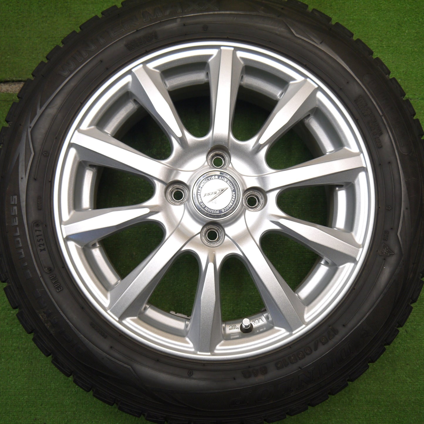 バリ溝！キレイ！8.5分★スタッドレス 175/65R15 ダンロップ ウインターマックス WM01 JOKER ジョーカー 15インチ PCD100/4H★5042305Hス