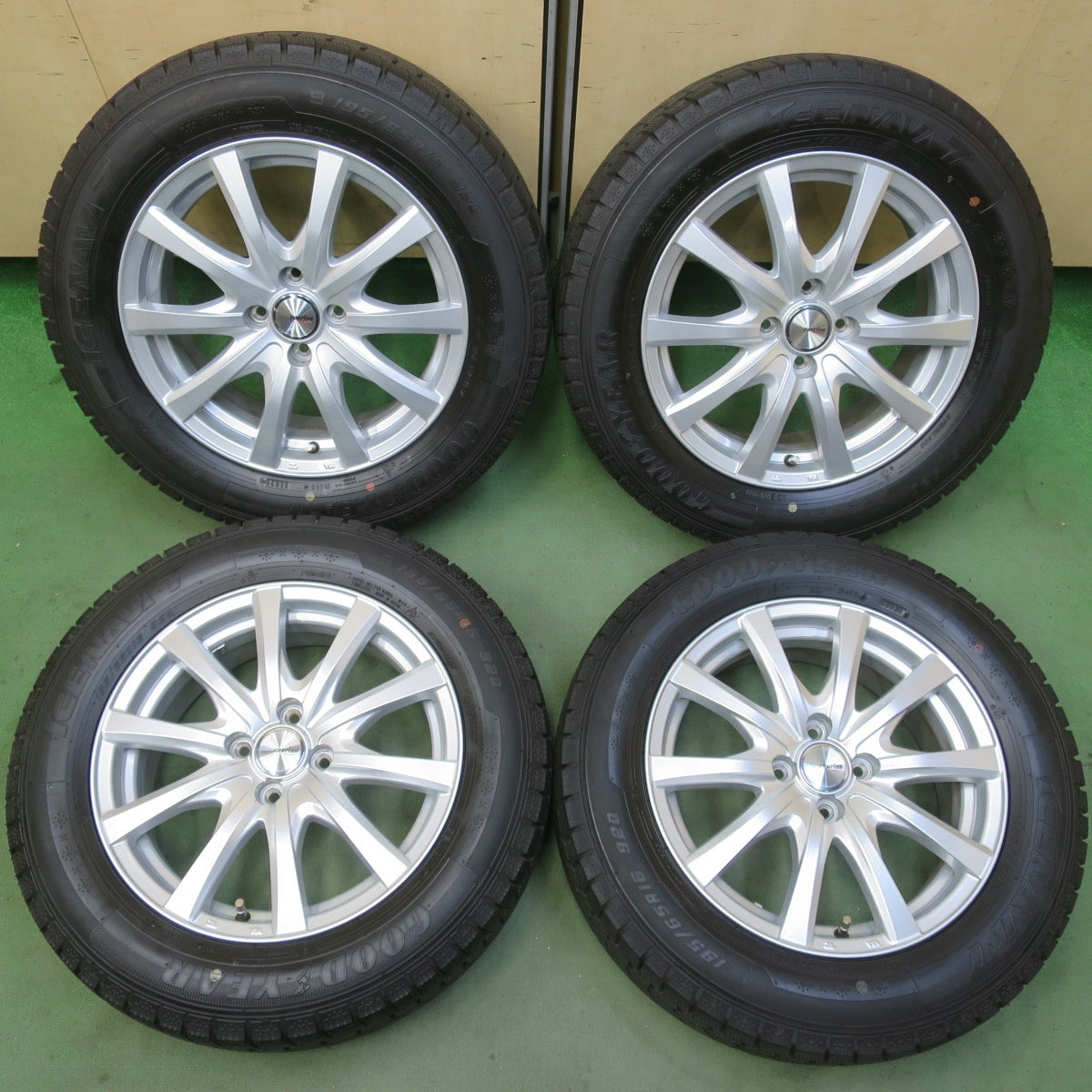 バリ溝！キレイ！ほぼ10分◎スタッドレス 195/65R16 グッドイヤー アイスナビ7 ravrion RS01 ラブリオン 16インチ PCD100/4H◎6062003イス