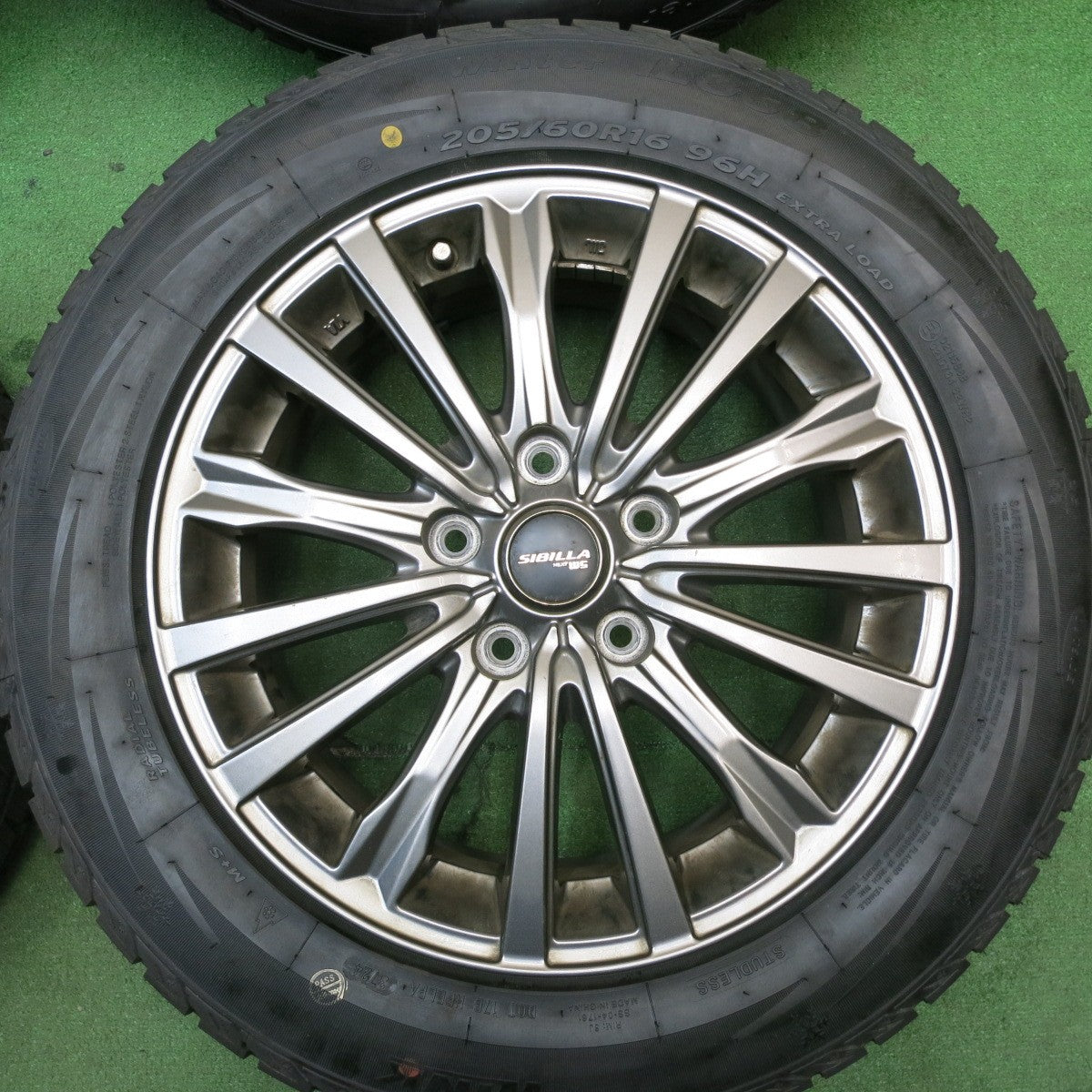 タイヤほぼ未使用！24年！キレイ★スタッドレス 205/60R16 アイリンク ウインター IL868 SIBILLA NEXT W5 シビラ 16インチ PCD114.3/5H★5050704AKス