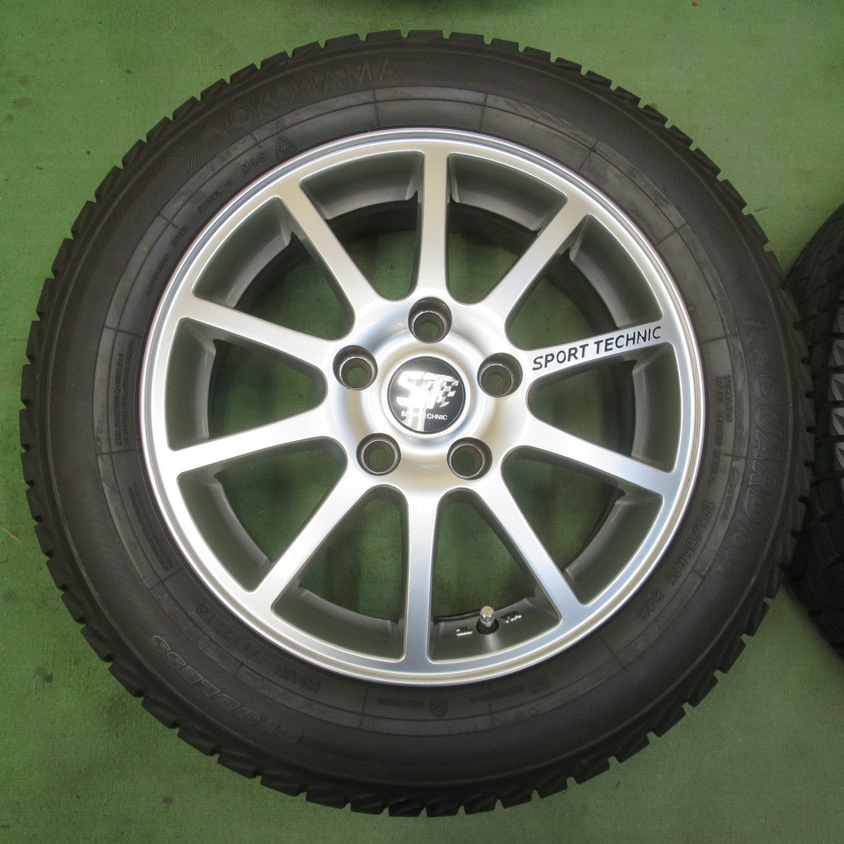 バリ溝！キレイ！9.5分★MINI ミニ クーパー 等 SPORT TECHNIC 175/65R15 スタッドレス ヨコハマ アイスガード iG30 スポーツテクニック 15インチ PCD112/5H★6042906イス