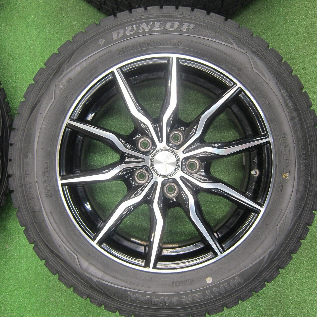 キレイ★スタッドレス 215/60R16 ダンロップ ウインターマックス WM01 B-win KRX 16インチ PCD114.3/5H★4121006TNス