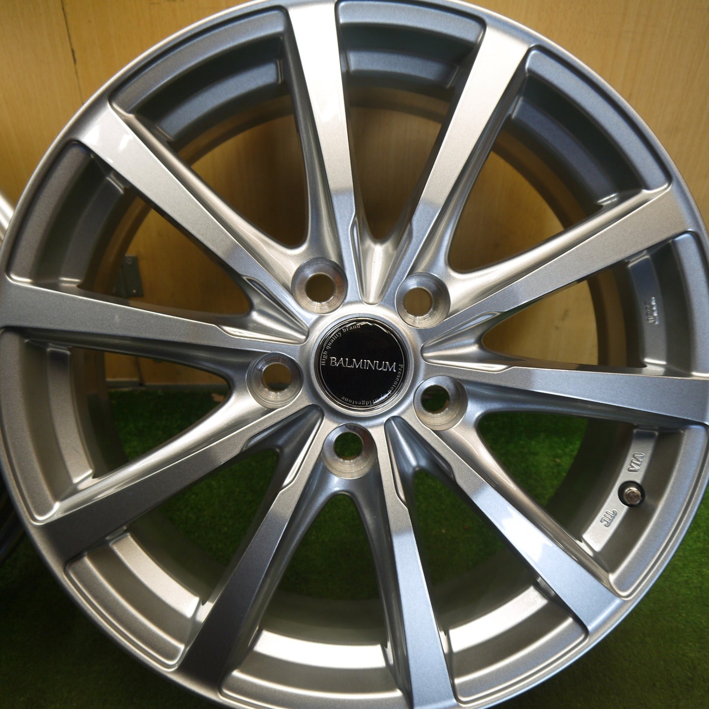 未使用★BALMINUM LS10 バルミナ 17インチ ホイール 17×6.5J PCD114.3/5H★6051910Hホ