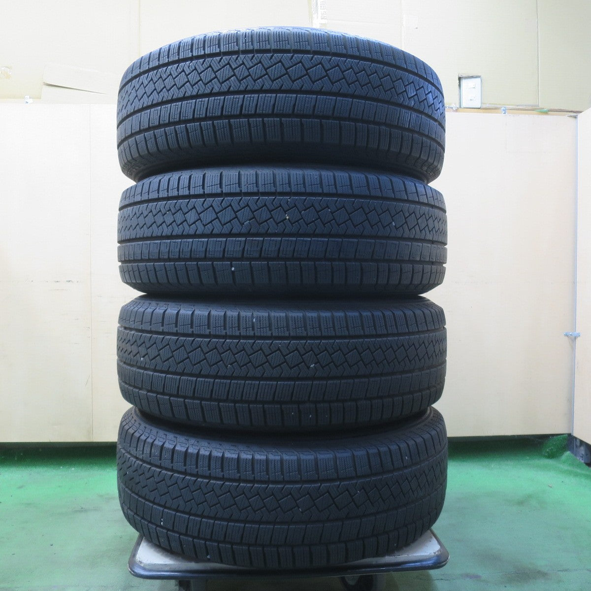 バリ溝！22年！9分★スタッドレス 225/65R17 ピレリ アイスゼロ アシンメトリコ LYNX Prauzer リンクス プラウザー 17インチ PCD114.3/5H★6042105イス