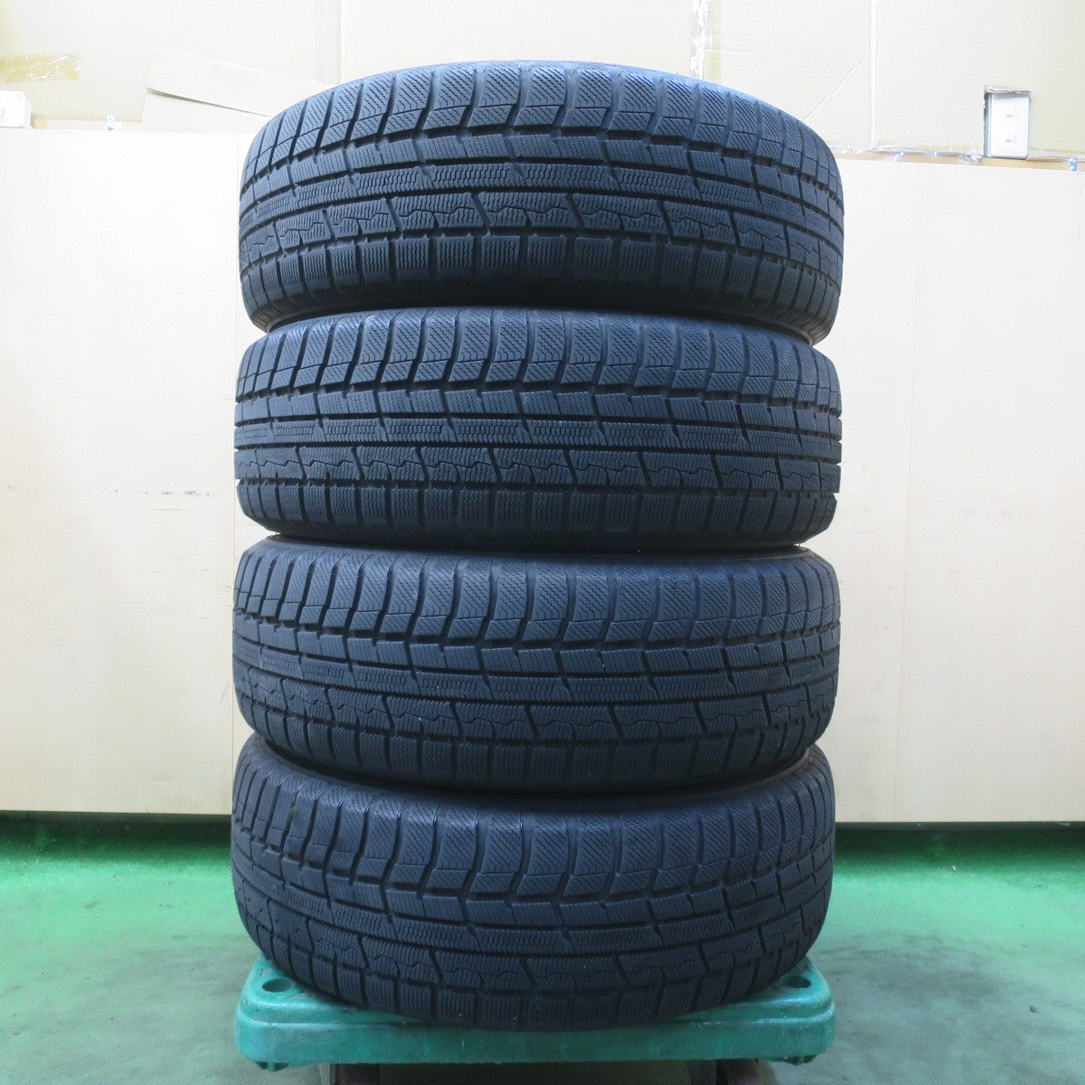 バリ溝！9.5分★日産 E51 エルグランド 純正 AUTECH 215/60R17 スタッドレス トーヨー ウインター トランパス TX オーテック 17インチ PCD114.3/5H★6050516イス