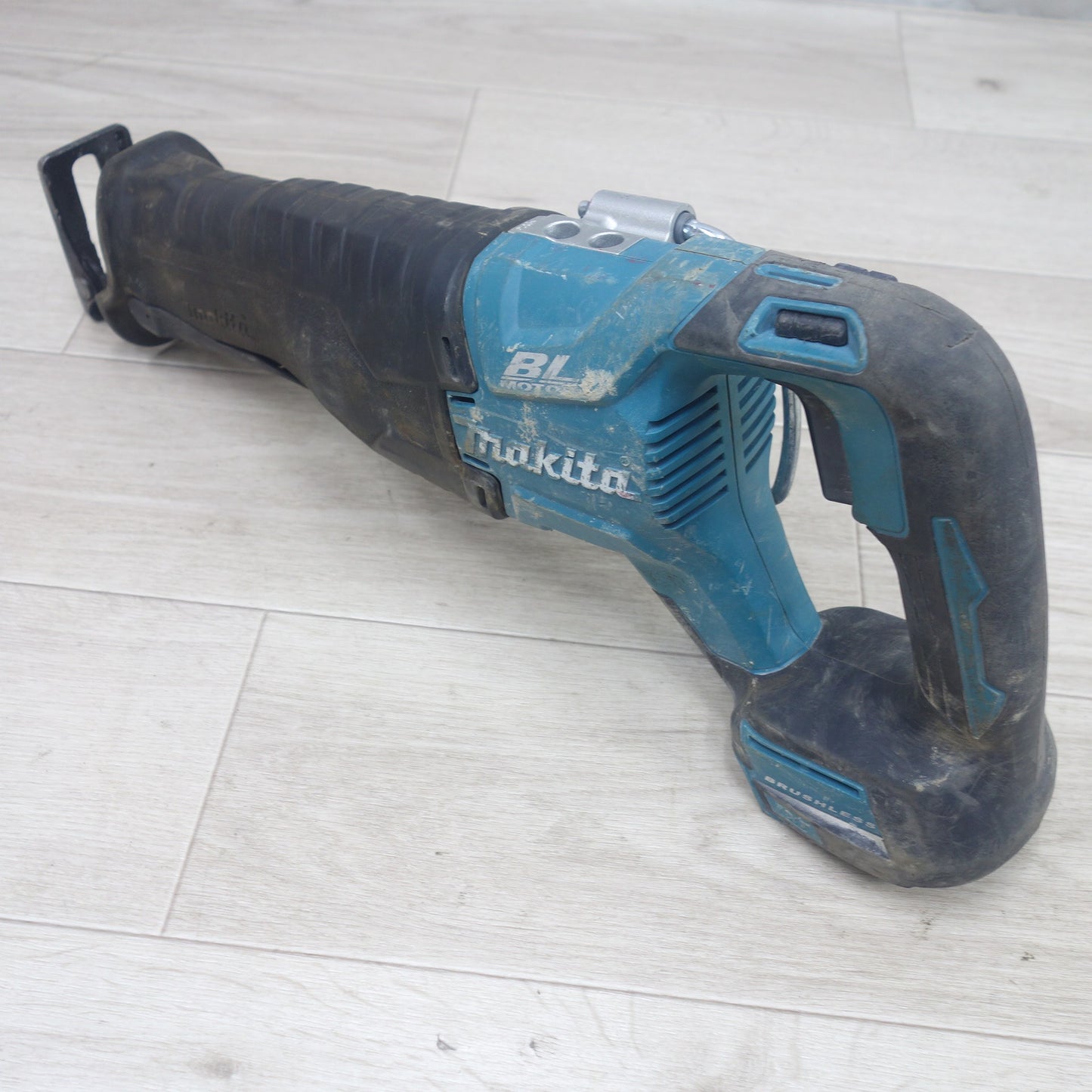 [送料無料] ◆マキタ 充電式 レシプロソー JR187D 電動 工具 切断機 セーバーソー セーバソー 18V makita◆