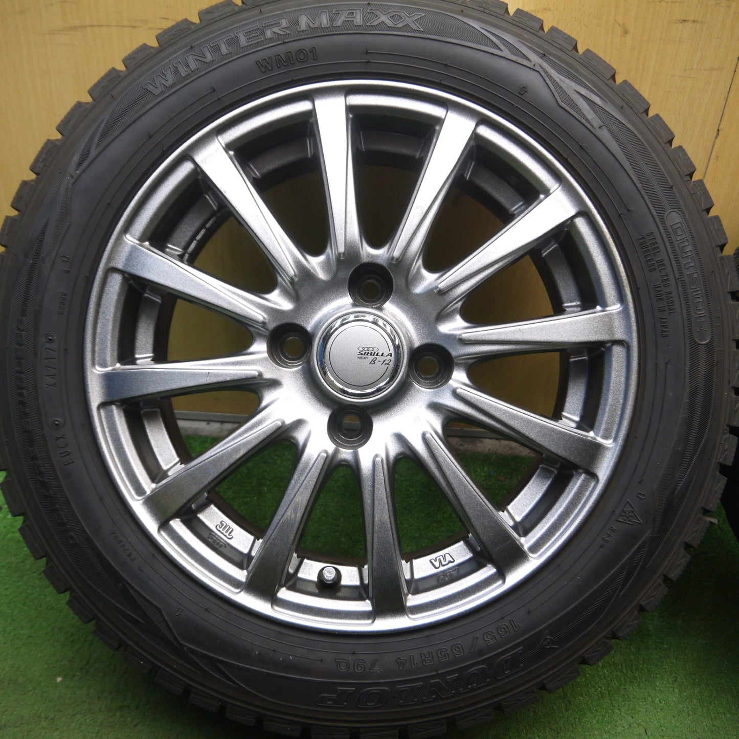 *送料無料* バリ溝！キレイ！9.5分以上★スタッドレス 165/65R14 ダンロップ ウインターマックス WM01 SIBILLA NEXT β-12 シビラ PCD100/4H★4060702Hス