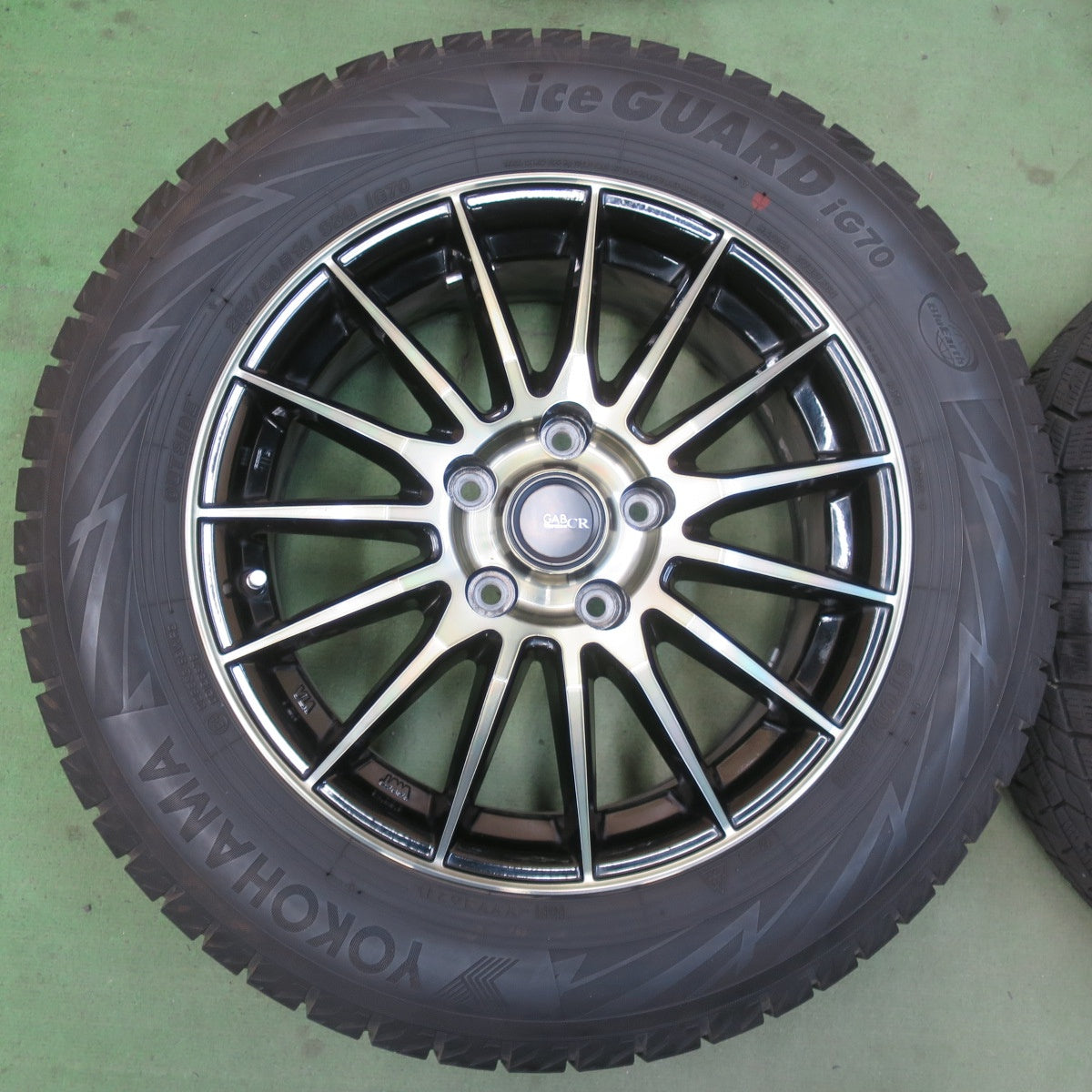 バリ溝！キレイ！9分★スタッドレス 215/60R16 ヨコハマ アイスガード iG70 GAB Version CR 16インチ PCD114.3/5H★6032605イス