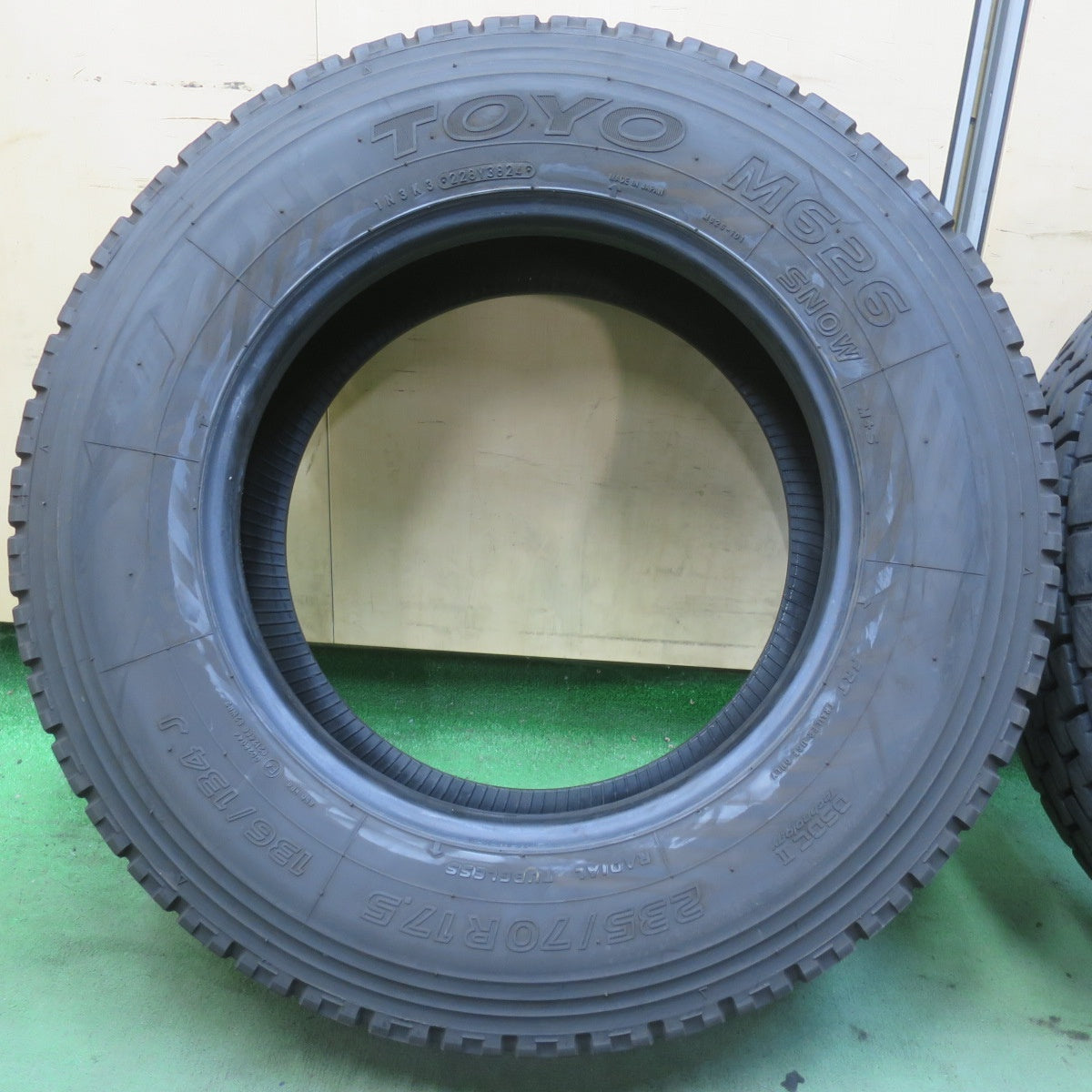 バリ溝！24年！9分★トラック 高荷重 トレーラー 等 タイヤ 235/70R17.5 136/134J トーヨー M626 オールシーズン ミックス 17.5インチ★6072906イスタ