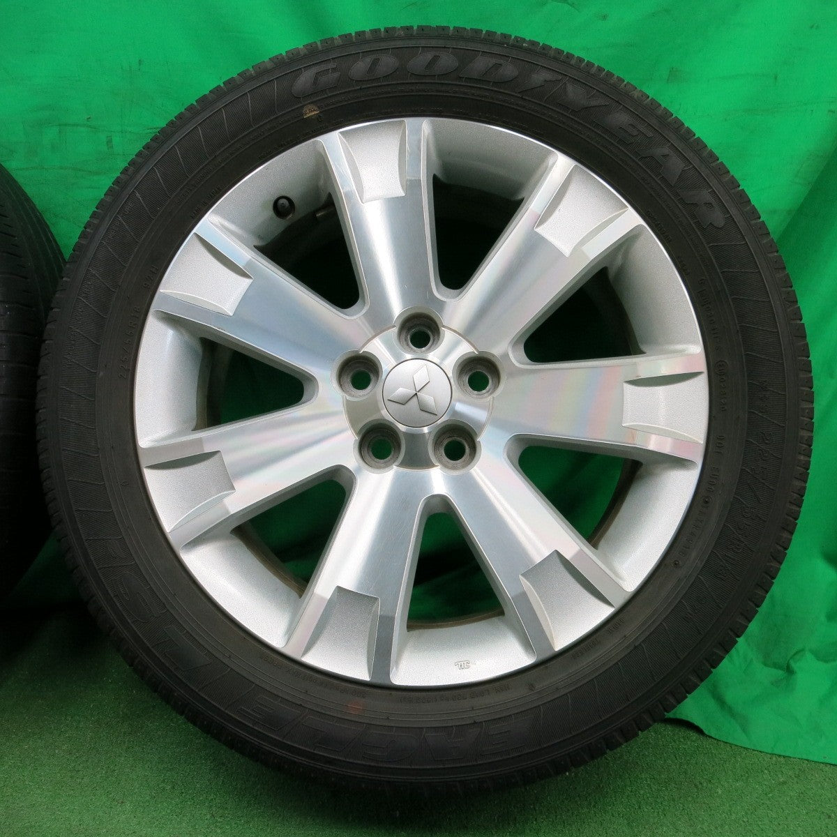 *送料無料* キレイ★三菱 デリカ D:5 純正 225/55R18 グッドイヤー イーグル LS2 18インチ D5 PCD114.3/5H★4053101ナノ