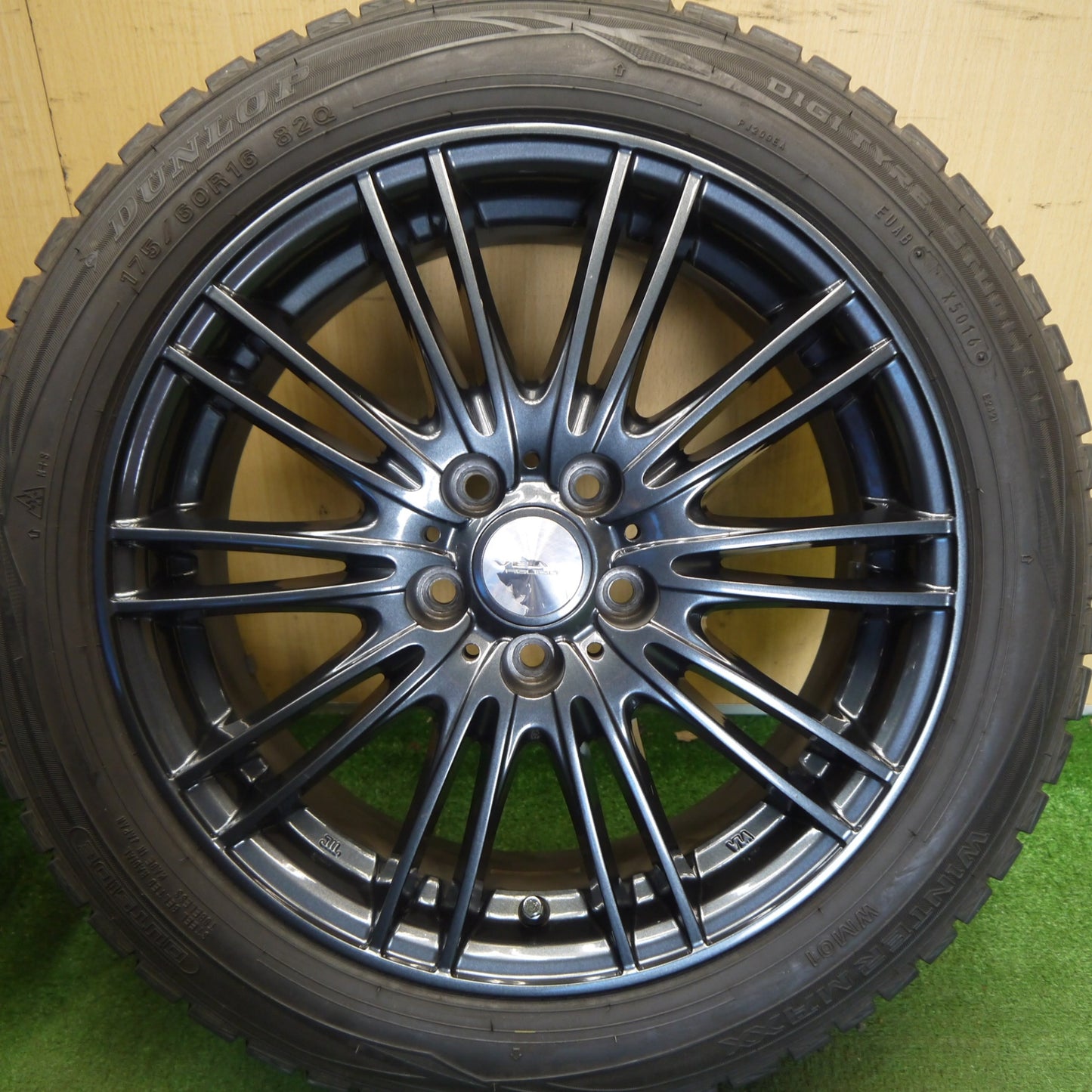 バリ溝！8.5分◎ラクティス 等 175/60R16 スタッドレス ダンロップ ウインターマックス WM01 VELVA AGUDO ヴェルヴァ アグード 16インチ PCD100/5H◎6062403Hス