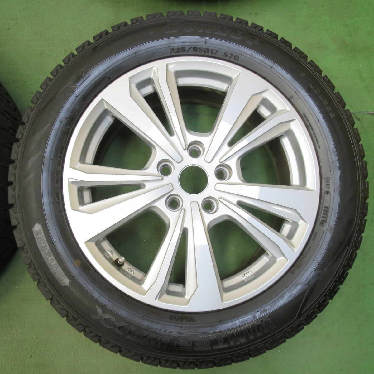 バリ溝！21年！キレイ！9.5分★BMW 等 smartline 365 225/55R17 スタッドレス ダンロップ ウインターマックス WM02 スマートライン 17インチ PCD112/5H★5103004イス