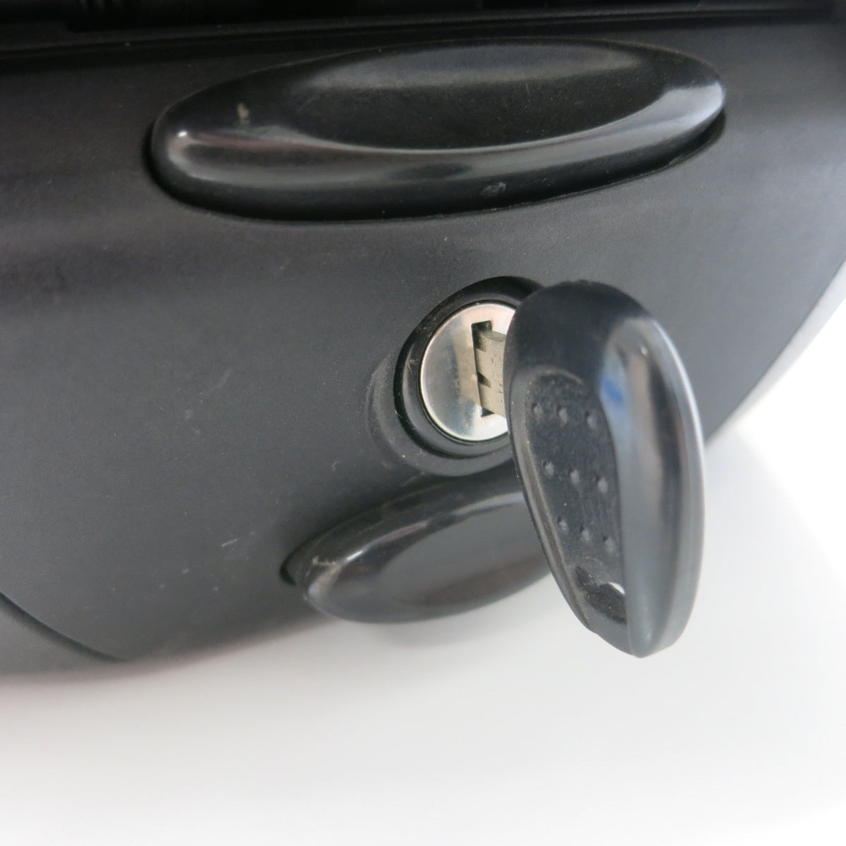 [送料無料] 鍵付き◆GIVI バイク 用 リア BOX ボックス リア トランク トップケース 収納 箱 荷物 ツーリング デリバリー◆