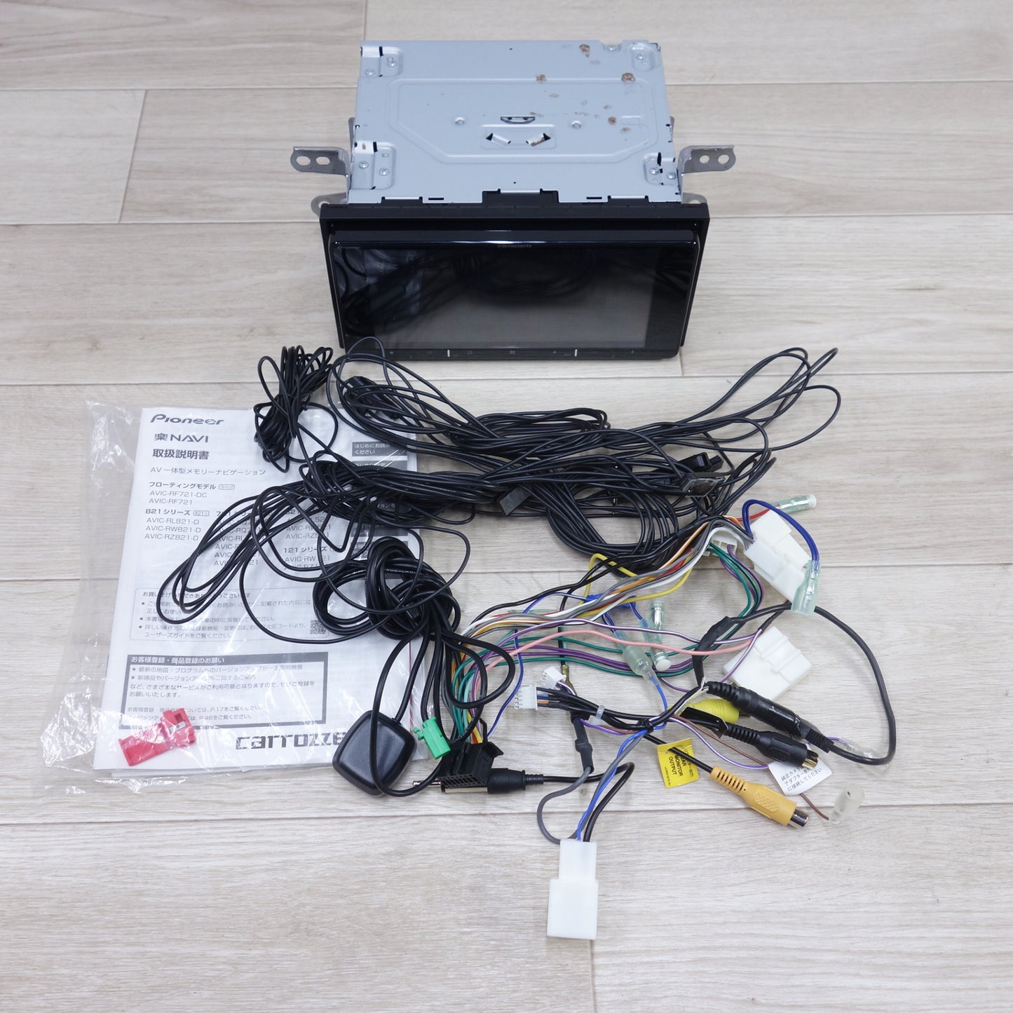 [送料無料] 付属品付き！24年◆carrozzeria Pioneer 楽NAVI 7V型 AV 一体型 メモリーナビ AVIC-RW721 カーナビ カロッツェリア パイオニア◆