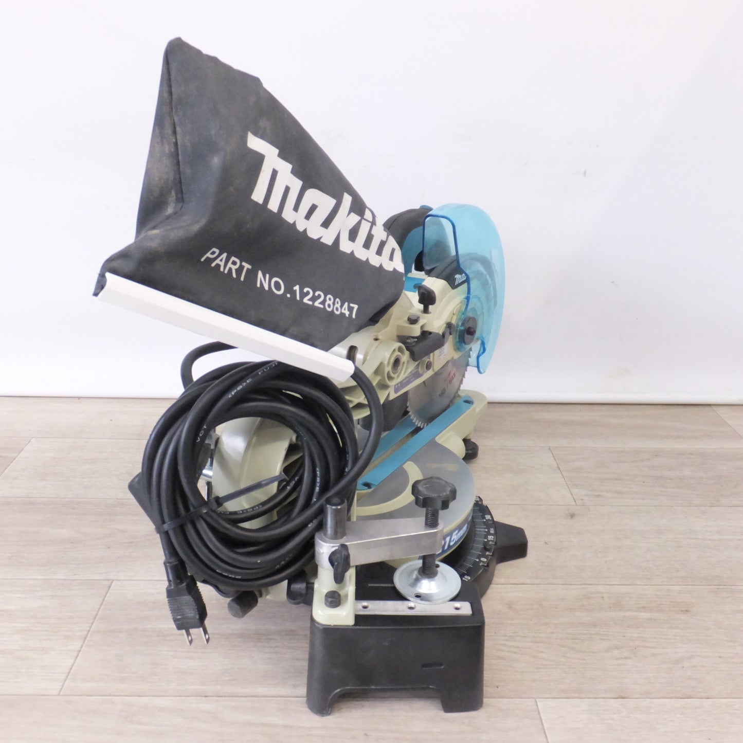 [送料無料] 美品★マキタ makita 165mm スライドマルノコ LS0611　100V～ 11A 50-60Hz 1050W　155～165mm 木工用 超硬丸ノコ★