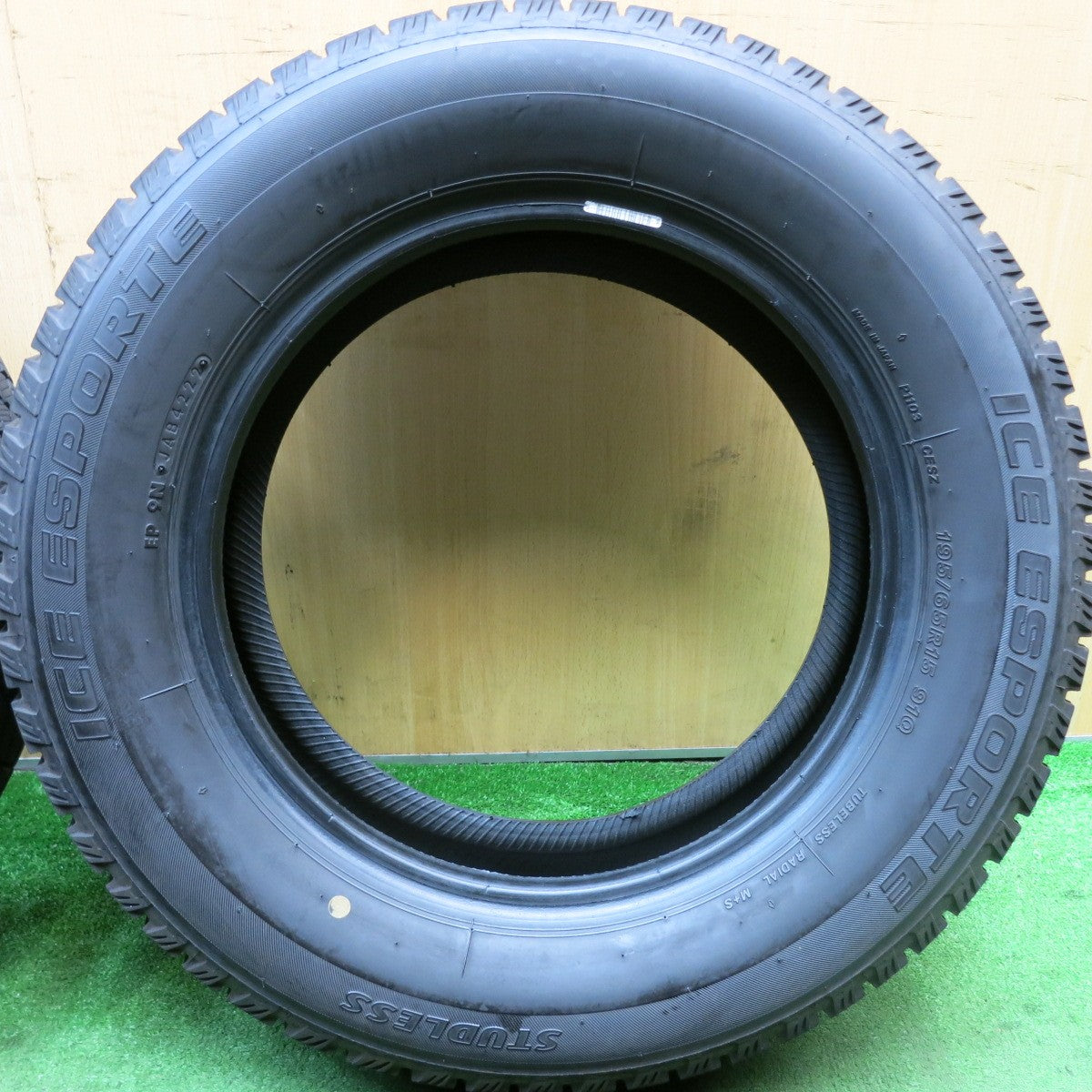 バリ溝！22年！9.5分以上★スタッドレス 195/65R15 アイスエスポルテ タイヤ 15インチ プリウス ノア ヴォクシー ステップワゴン 等★5071710HAスタ
